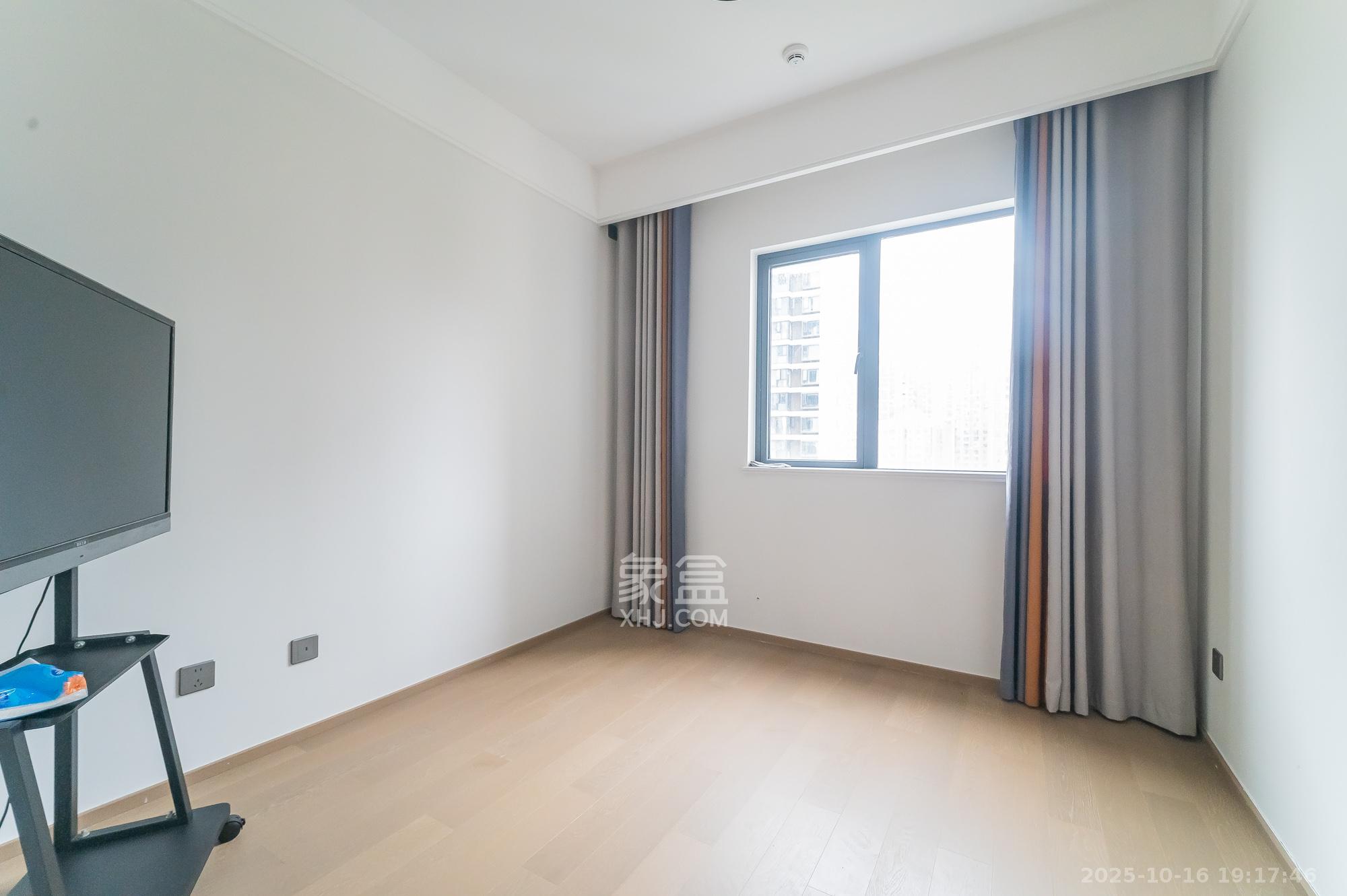 三一云谷  4室2厅2卫    135.8万卧室