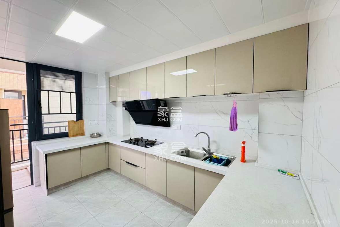 金域南外滩(望江佳园)  4室2厅2卫    5500.0元/月 金域南外滩(望江佳园)  4室2厅2卫    5500.0元/月室内图