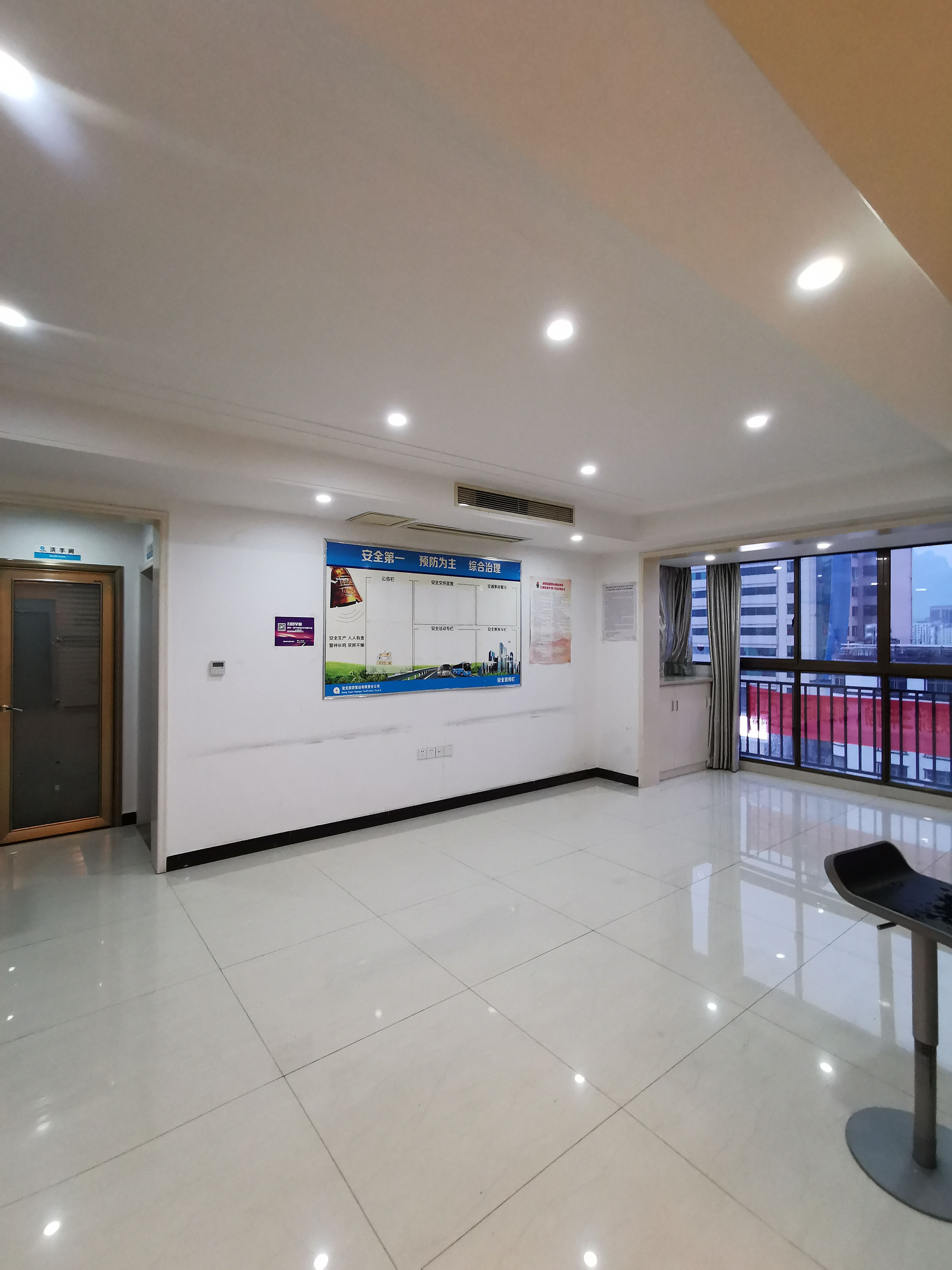 鸿泰冶金雅苑 2室2厅1卫 2100.0元/月 鸿泰冶金雅苑 2室2厅1卫 2100.0元/月室内图