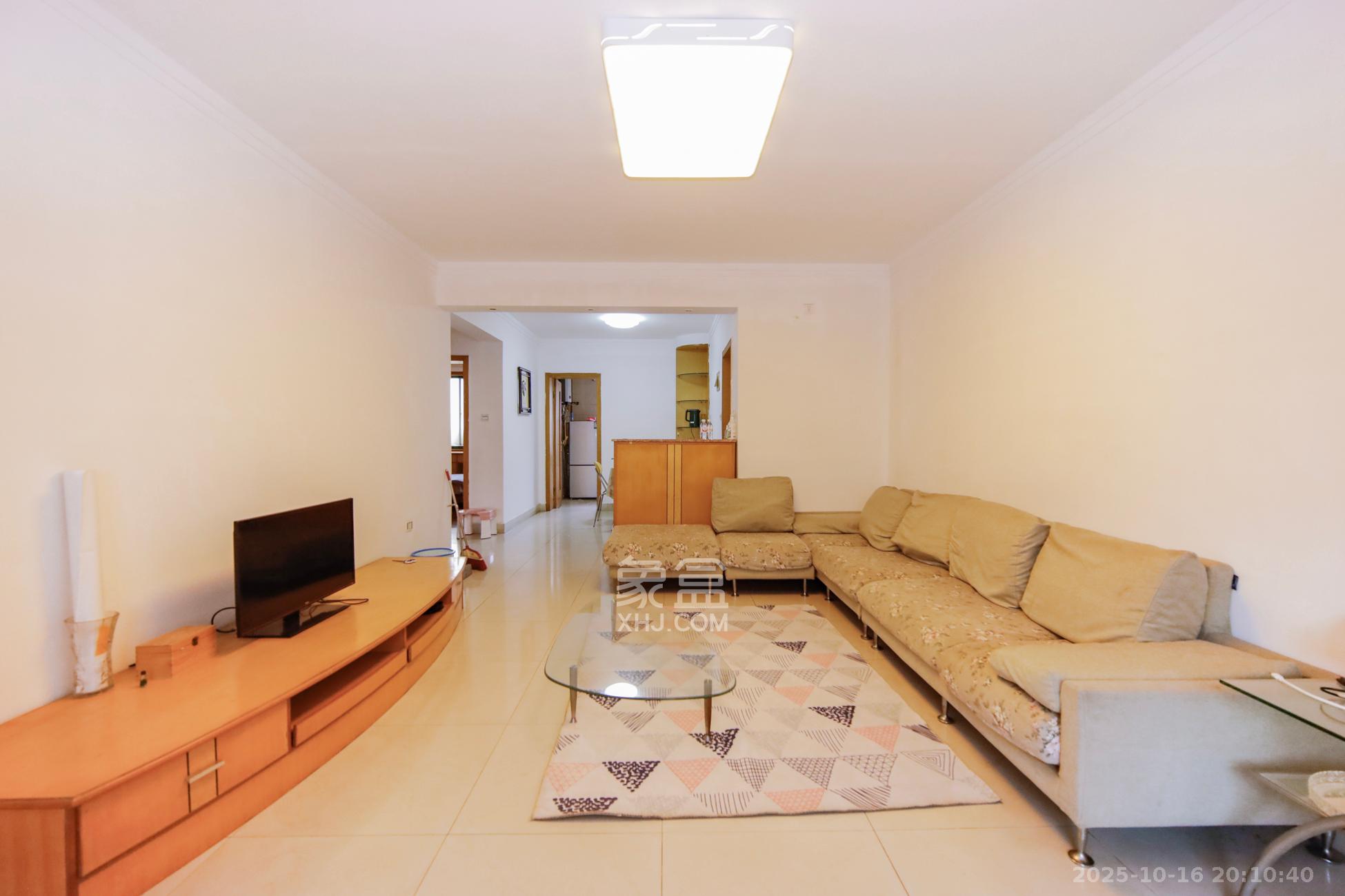 三湘小区  2室2厅1卫    46.0万客厅