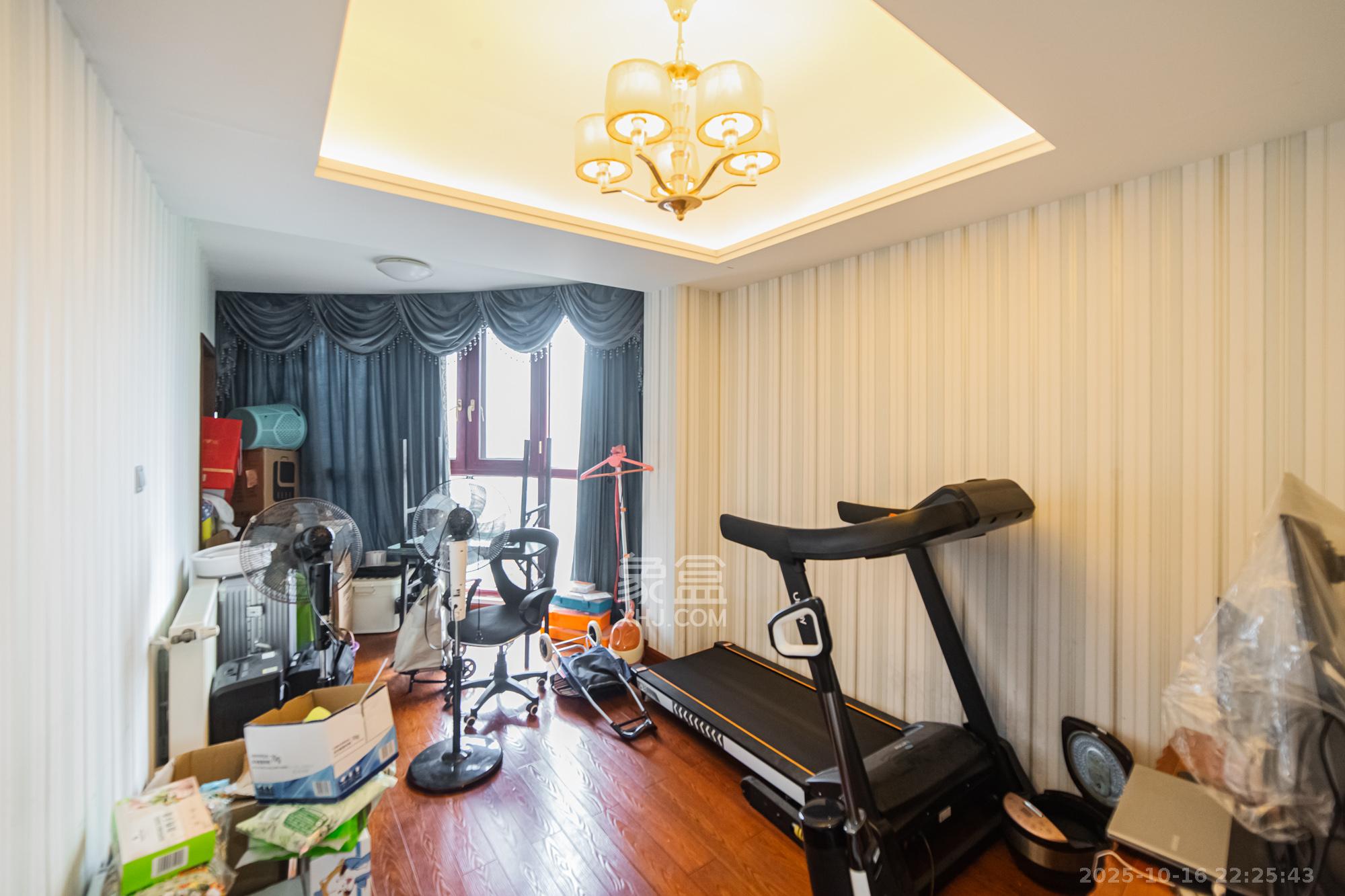 恒大御景半岛湘江苑(恒大御景半岛一期)  4室2厅3卫    300.0万 恒大御景半岛湘江苑(恒大御景半岛一期)  4室2厅3卫    300.0万卧室