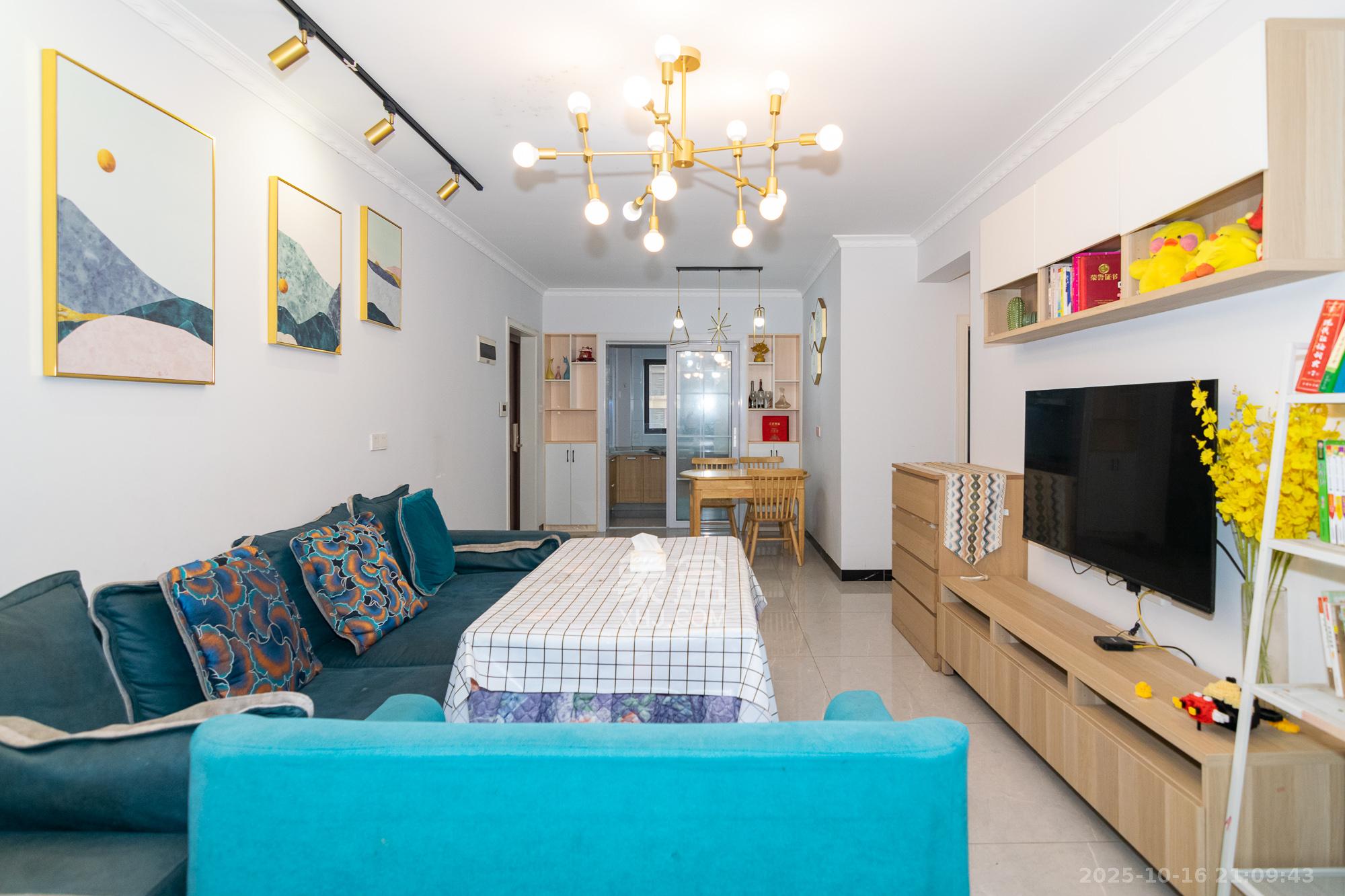 新城国际花都 3室2厅2卫 72.8万 新城国际花都 3室2厅2卫 72.8万客厅