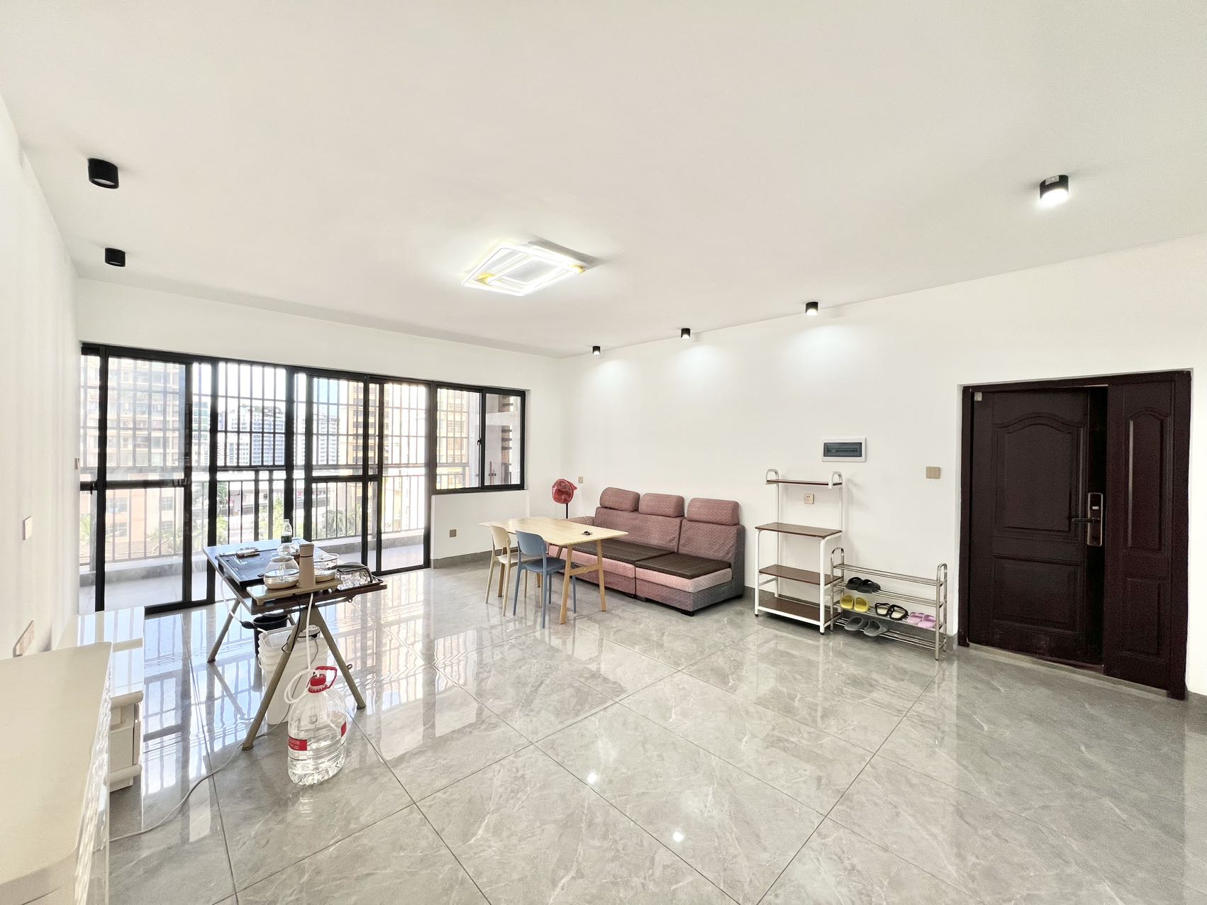 中平广场  3室2厅2卫    3600.0元/月 中平广场  3室2厅2卫    3600.0元/月室内图