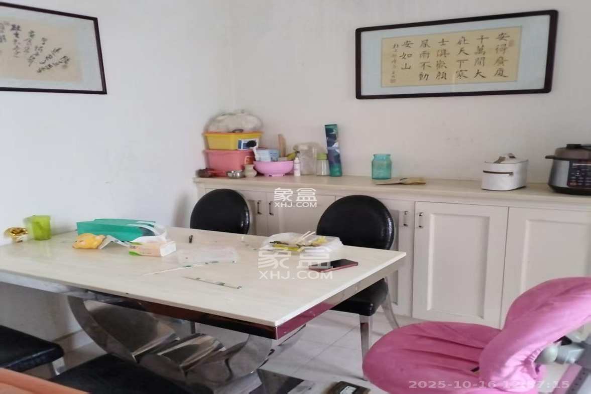 新盛珑璟台 3室2厅2卫 2600.0元/月 新盛珑璟台 3室2厅2卫 2600.0元/月室内图