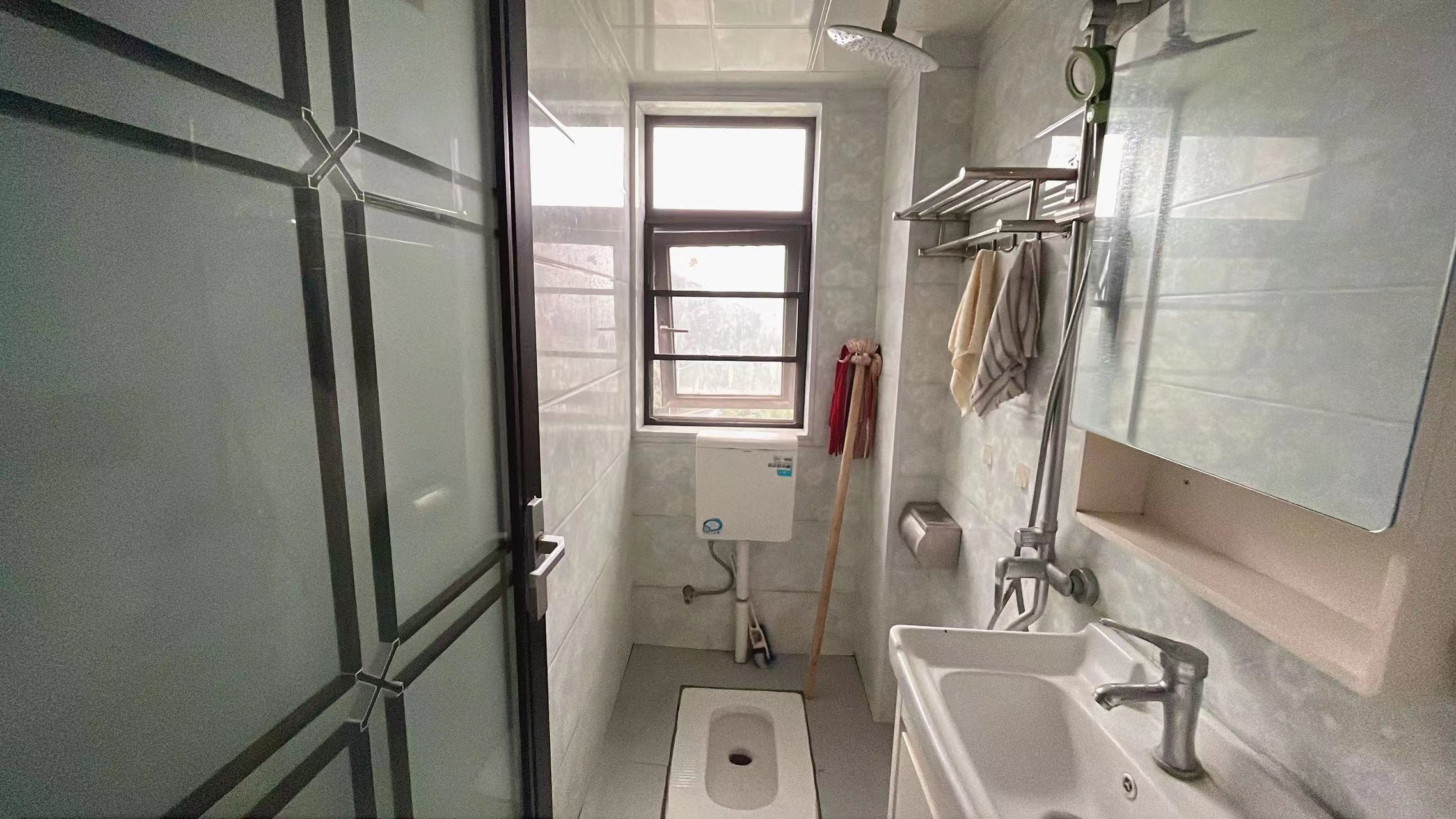 湘运大厦  1室1厅1卫    1000.0元/月 湘运大厦  1室1厅1卫    1000.0元/月室内图