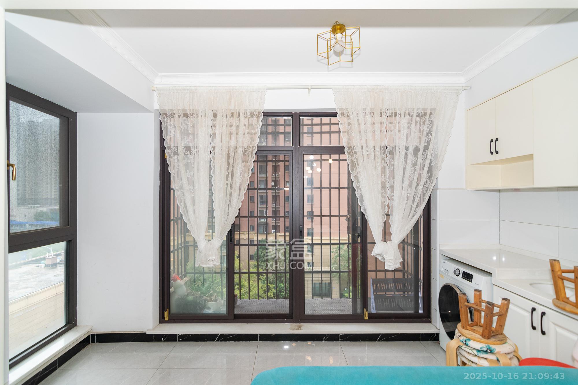 新城国际花都 3室2厅2卫 72.8万 新城国际花都 3室2厅2卫 72.8万阳台