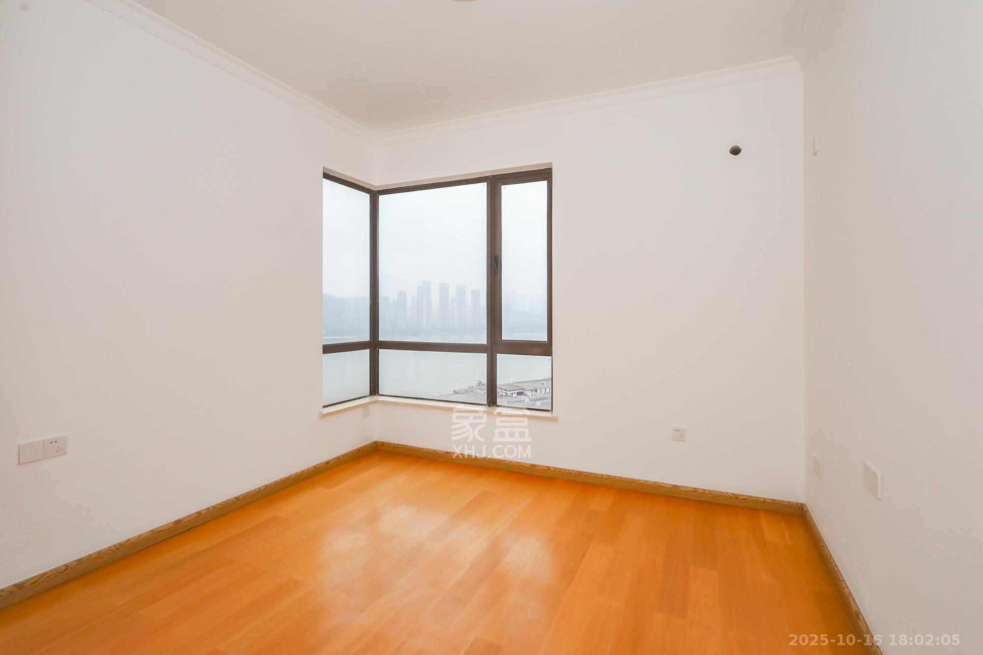 南山雍江汇(滨江国际新城)  3室2厅2卫    215.0万 南山雍江汇(滨江国际新城)  3室2厅2卫    215.0万卧室