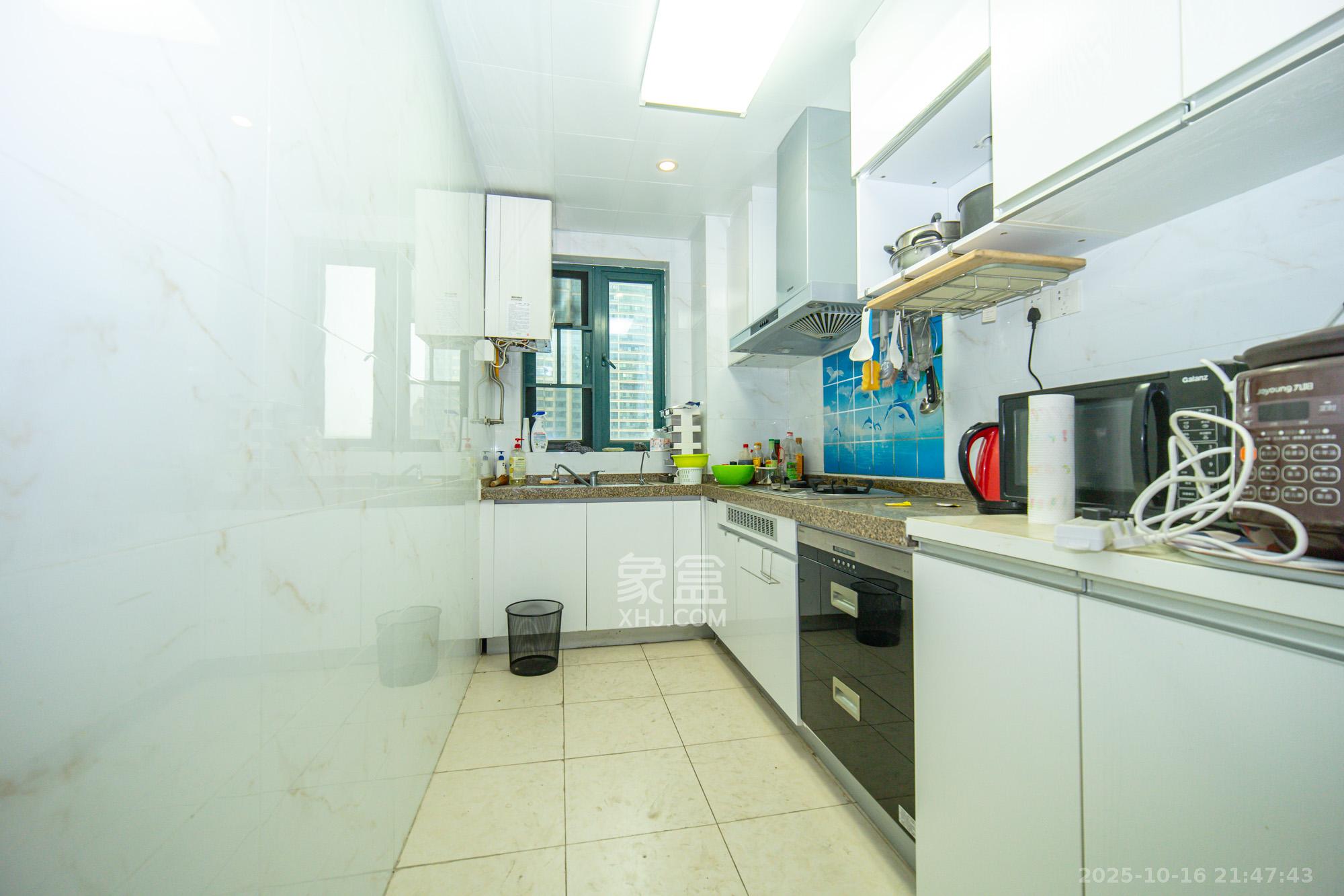 恒大雅苑  3室2厅2卫    140.0万厨房