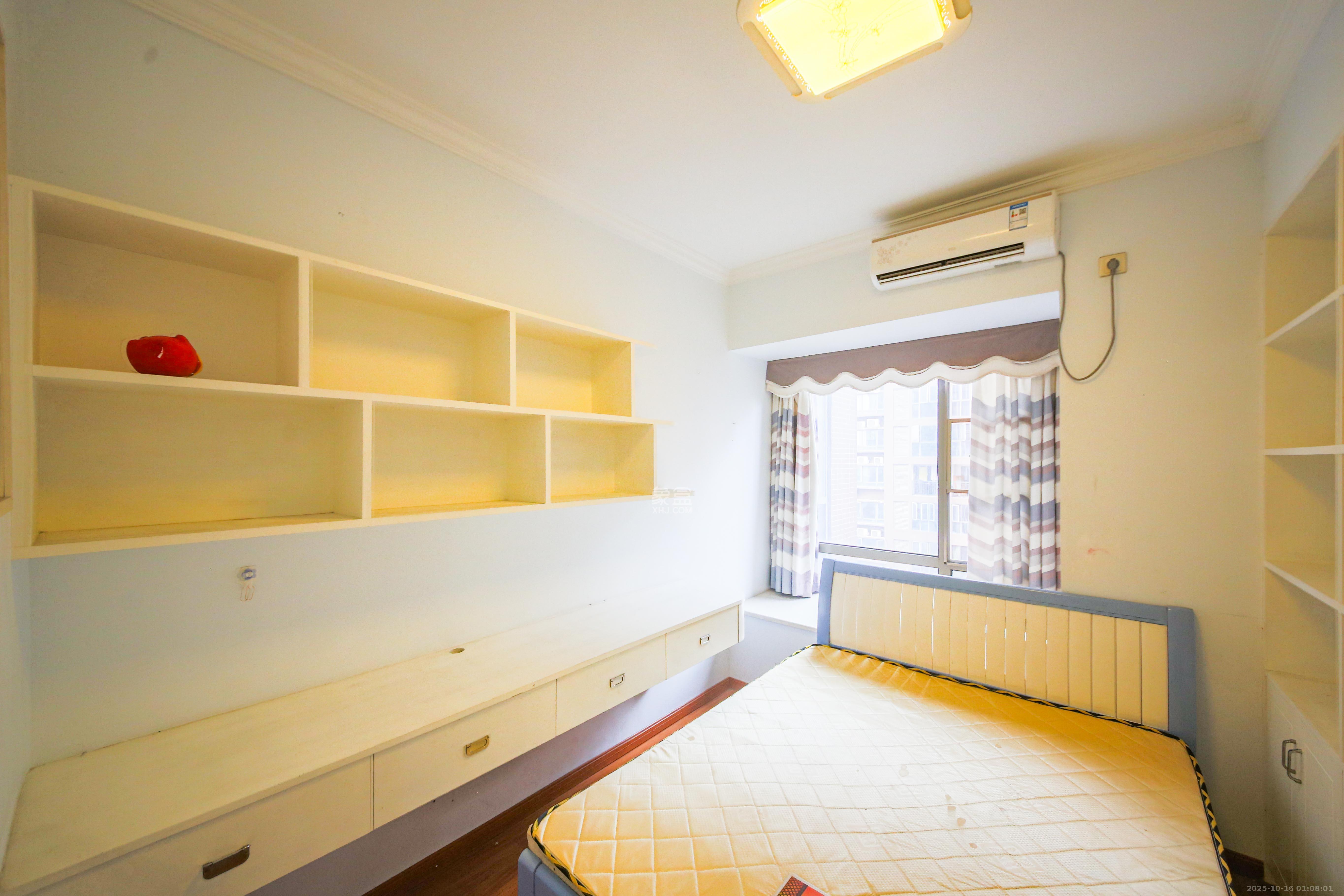 富兴嘉城(富兴汇中央)  3室2厅2卫    110.0万 富兴嘉城(富兴汇中央)  3室2厅2卫    110.0万卧室