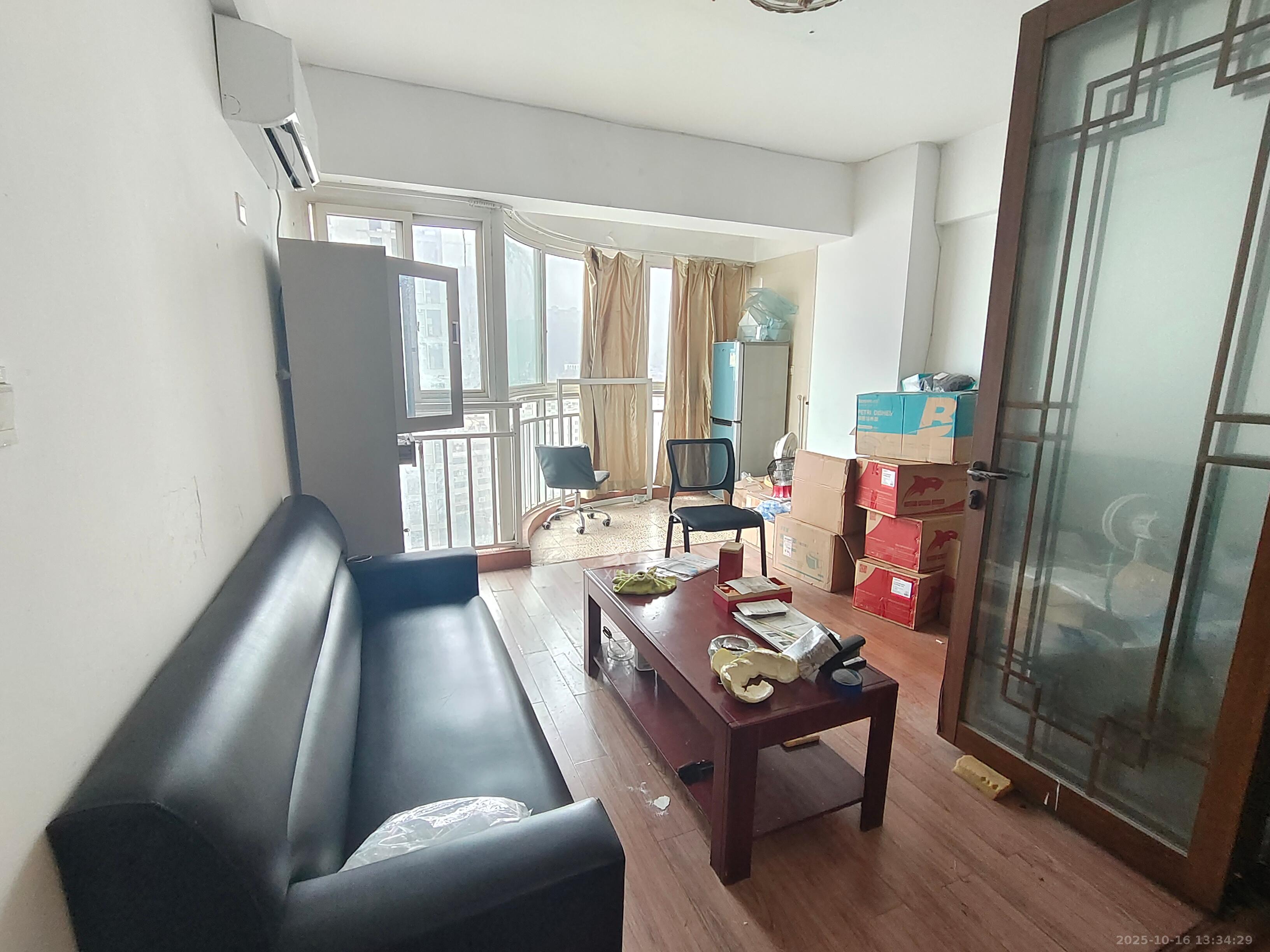 朝阳银座  1室1厅1卫    1800.0元/月 朝阳银座  1室1厅1卫    1800.0元/月室内图