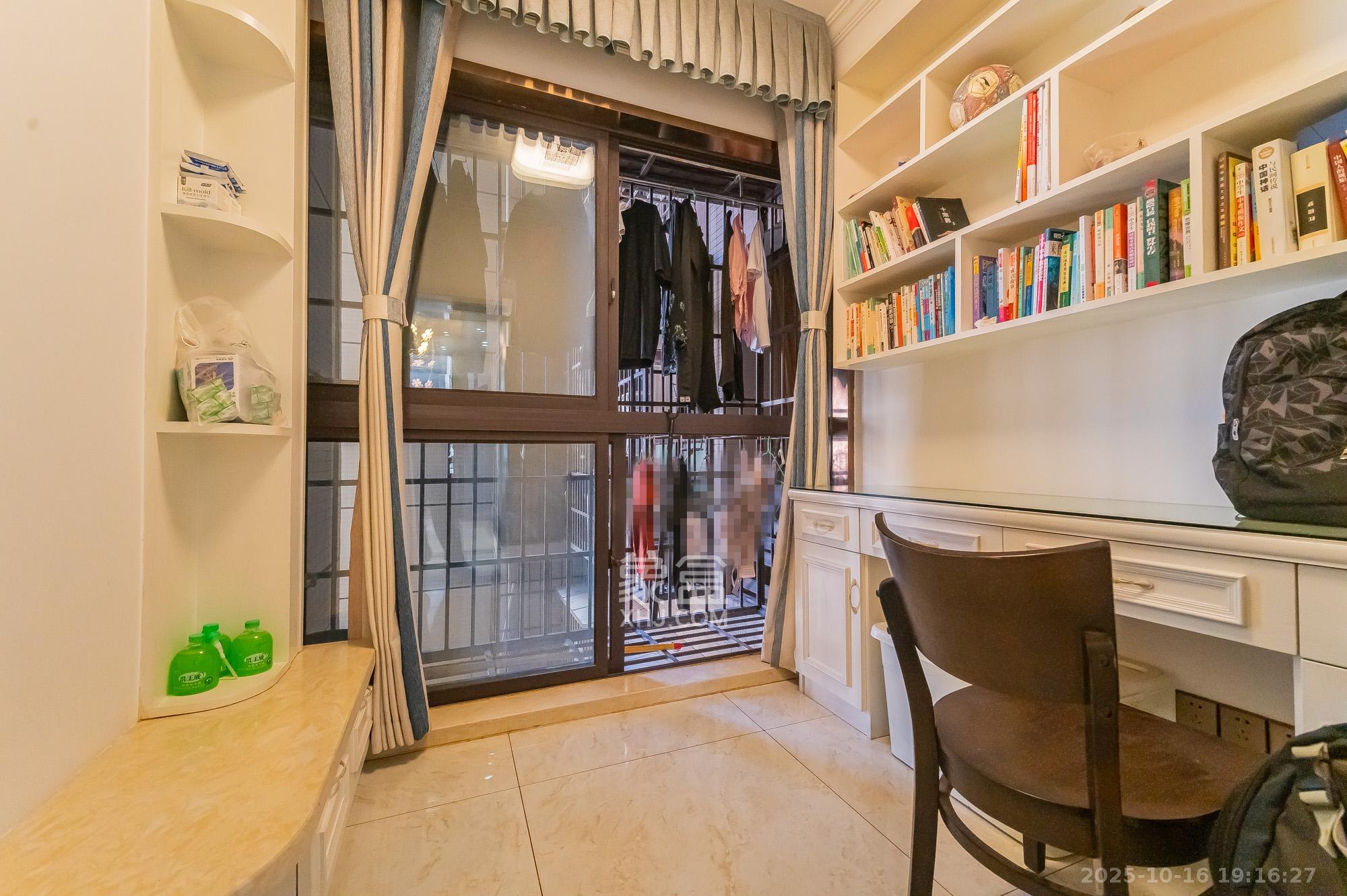 国泰九龙湾 4室2厅2卫 98.0万 国泰九龙湾 4室2厅2卫 98.0万卧室