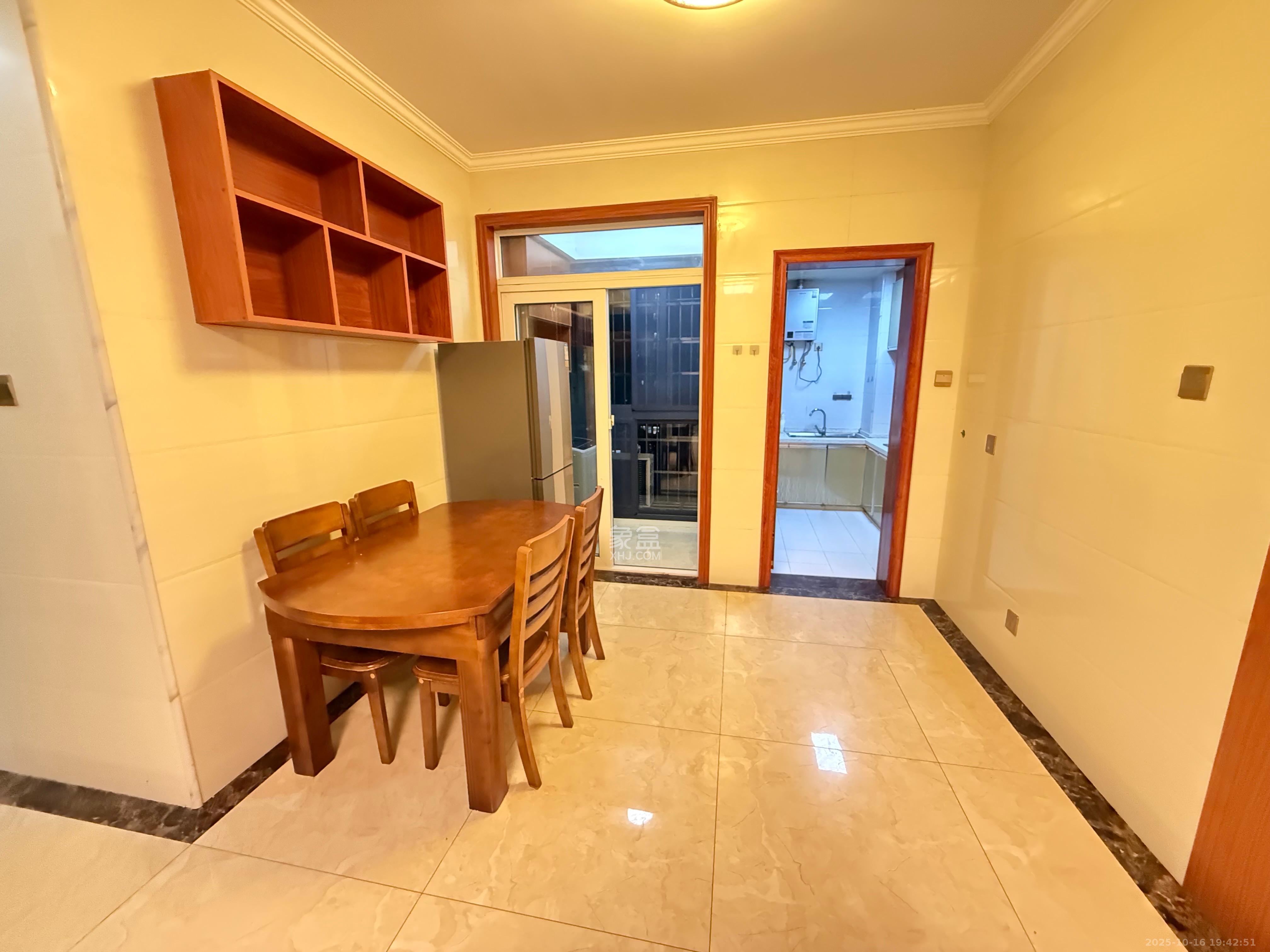 嘉顺苑 3室2厅2卫 2400.0元/月 嘉顺苑 3室2厅2卫 2400.0元/月室内图