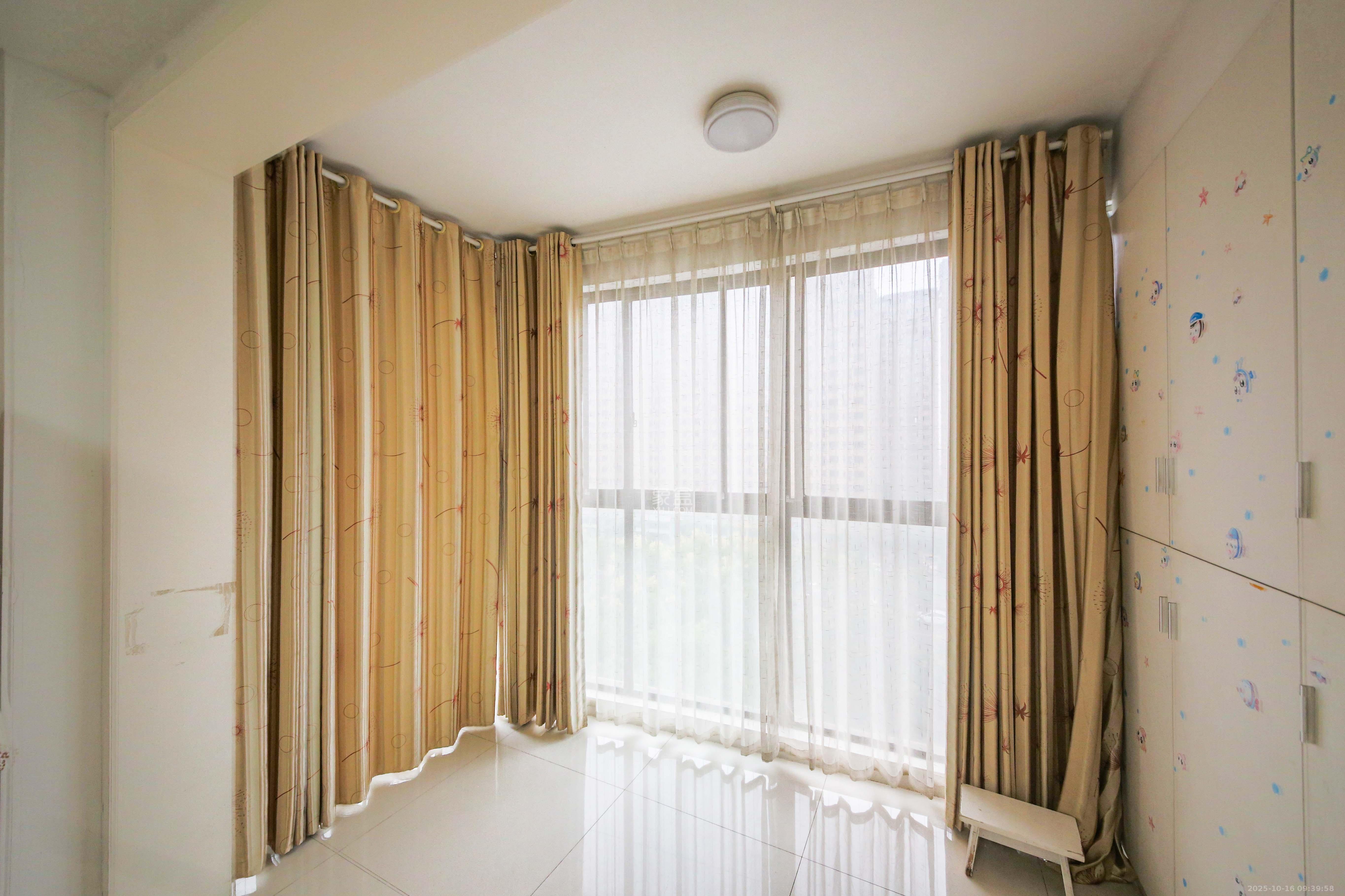 康斯丹郡(融程领秀佳园)  3室2厅1卫    71.8万 康斯丹郡(融程领秀佳园)  3室2厅1卫    71.8万阳台