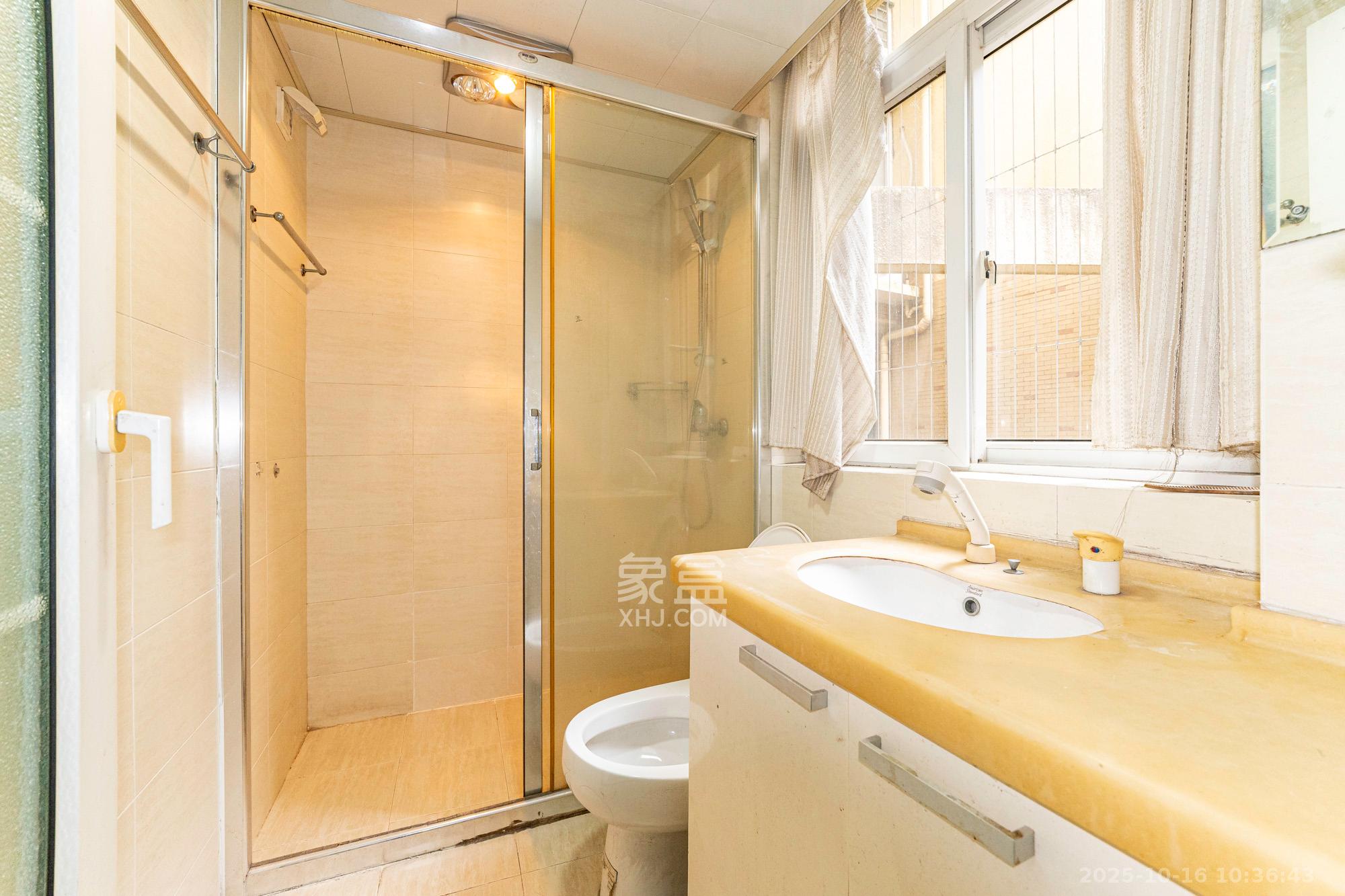 圣爵菲斯  3室2厅2卫    90.0万 圣爵菲斯  3室2厅2卫    90.0万卫生间