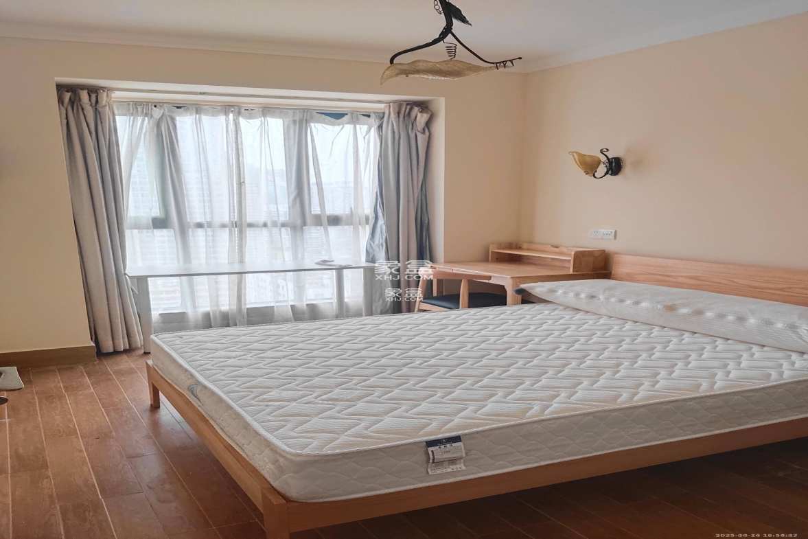 中天广场  1室1厅1卫    2300.0元/月 中天广场  1室1厅1卫    2300.0元/月室内图