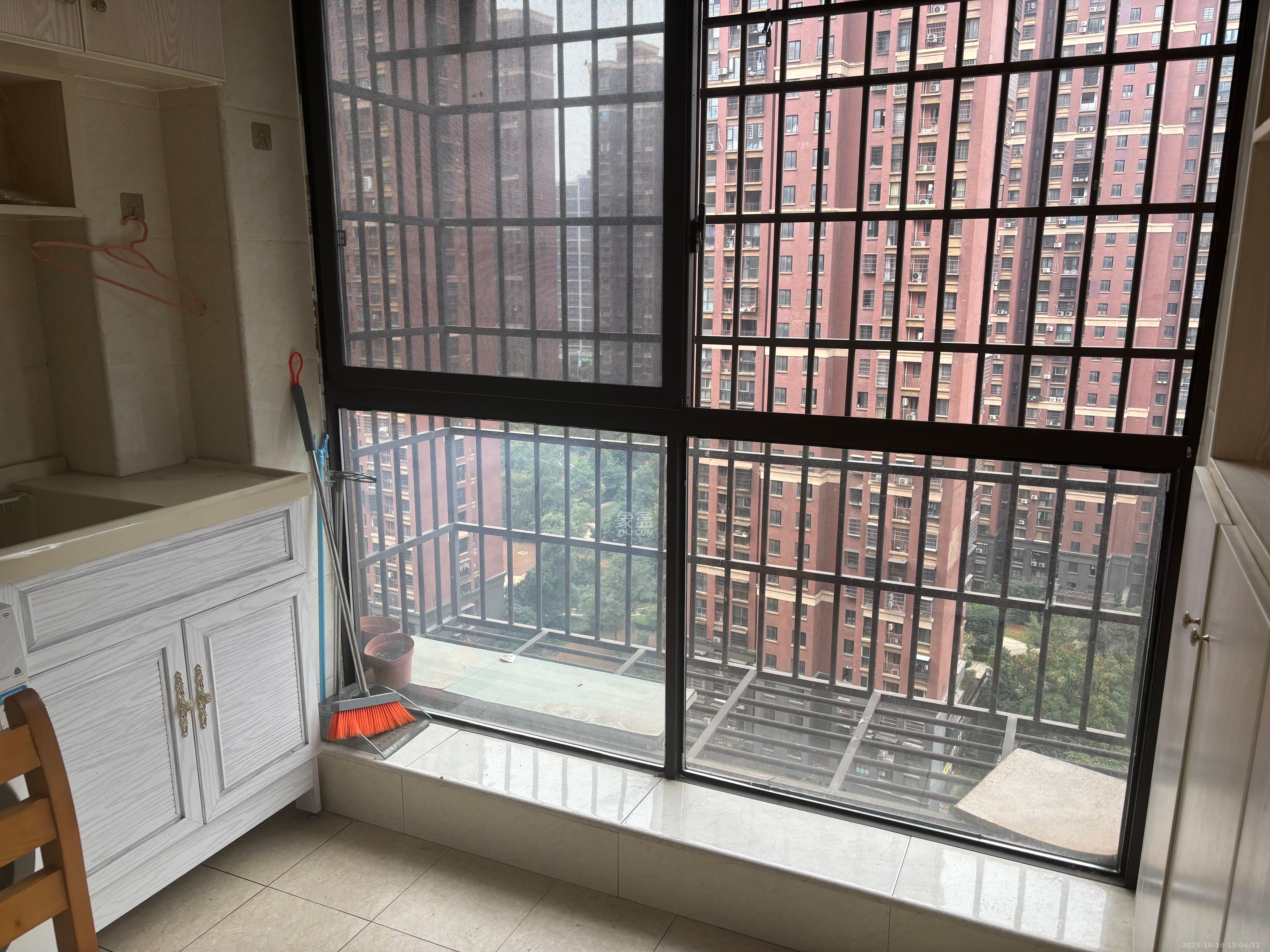 新城国际花都  3室2厅1卫    1400.0元/月室内图