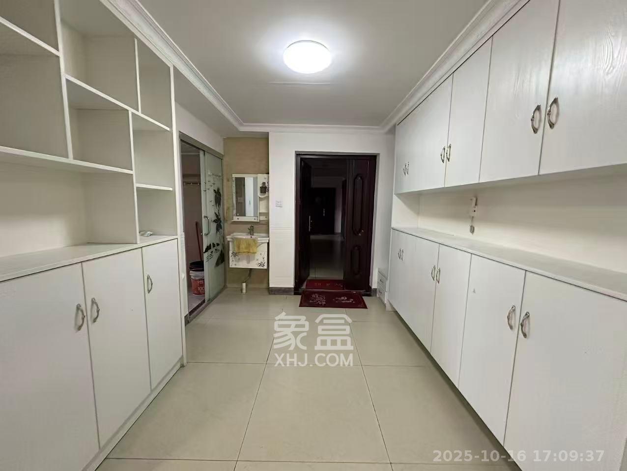 东岸梅园小区  1室2厅2卫    2400.0元/月室内图