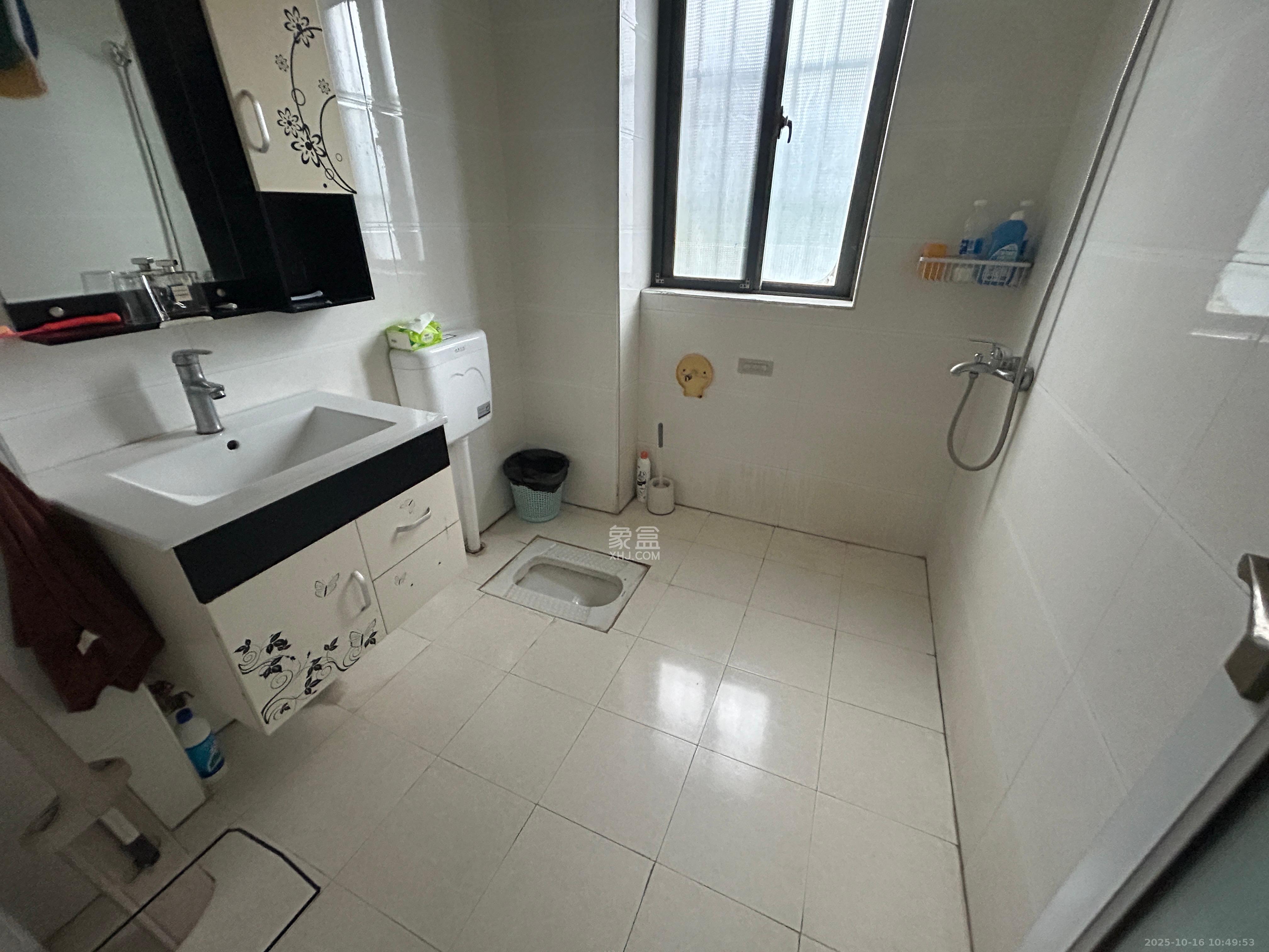 上海城小区  2室2厅1卫    1700.0元/月室内图