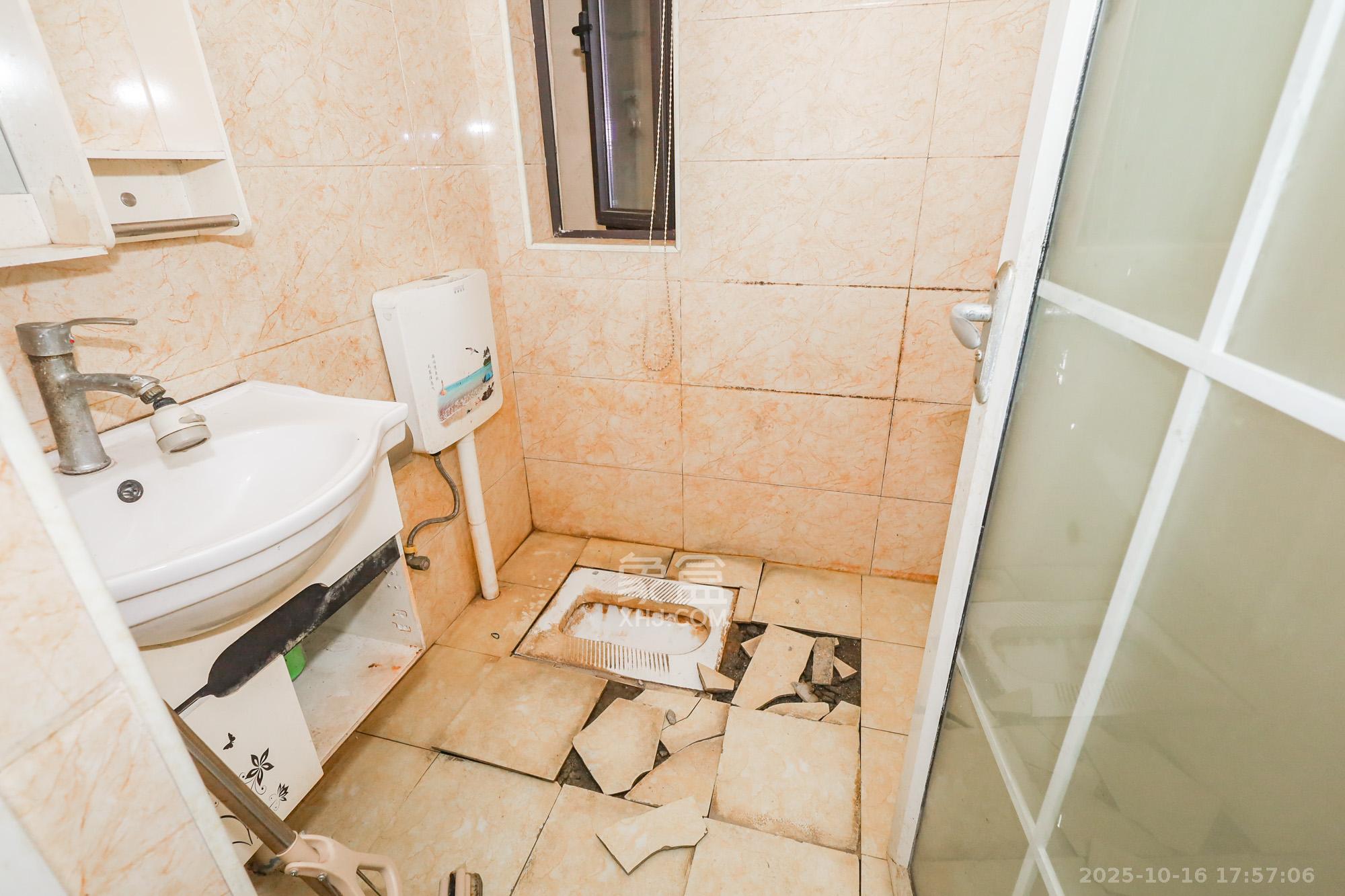 协信星澜汇  4室2厅2卫    110.0万卫生间