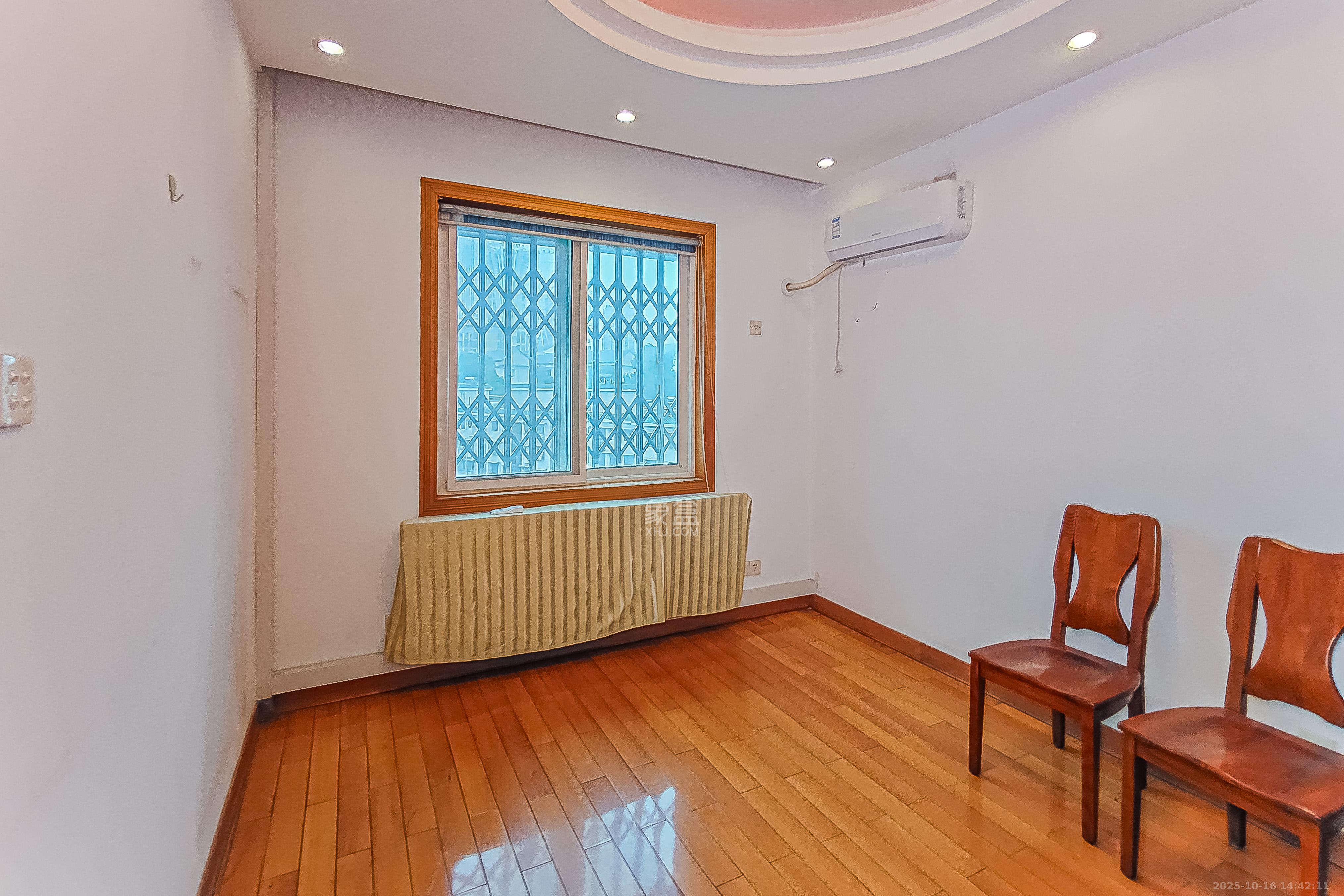 城南路街道办事处宿舍(天心游路38号)  3室2厅2卫    95.0万 城南路街道办事处宿舍(天心游路38号)  3室2厅2卫    95.0万客厅