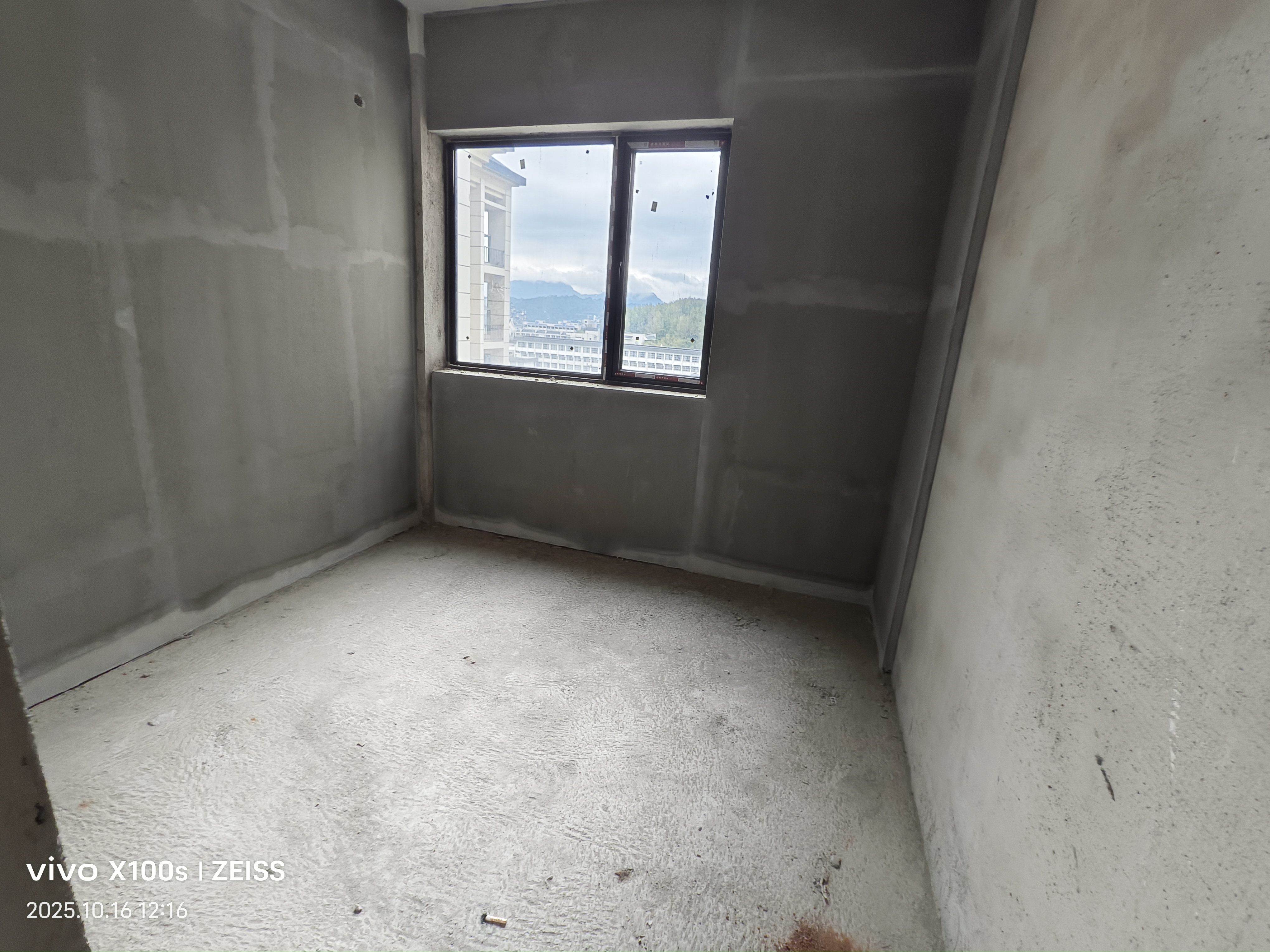 唯独逸臣公园  3室2厅2卫    61.8万客厅