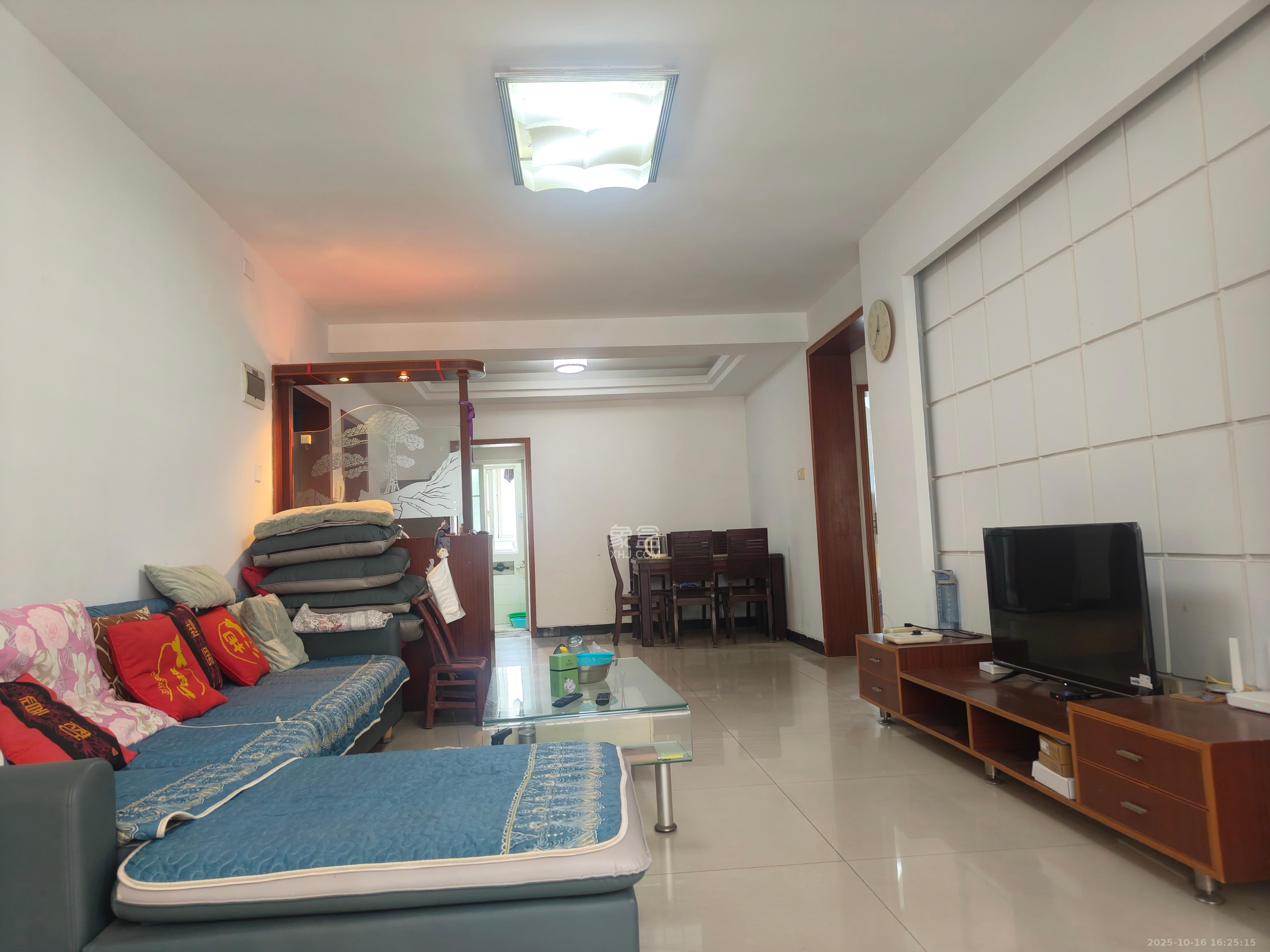 德润园  3室2厅2卫    1900.0元/月