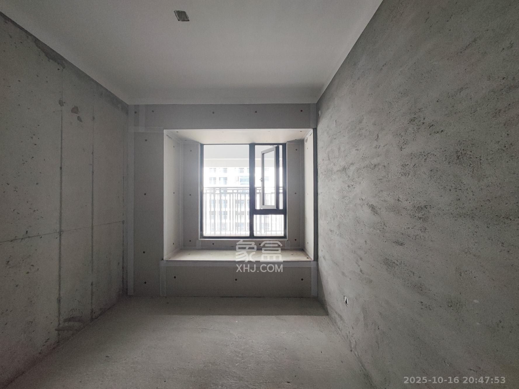 远洋红星天铂二期  3室2厅2卫    93.0万卧室