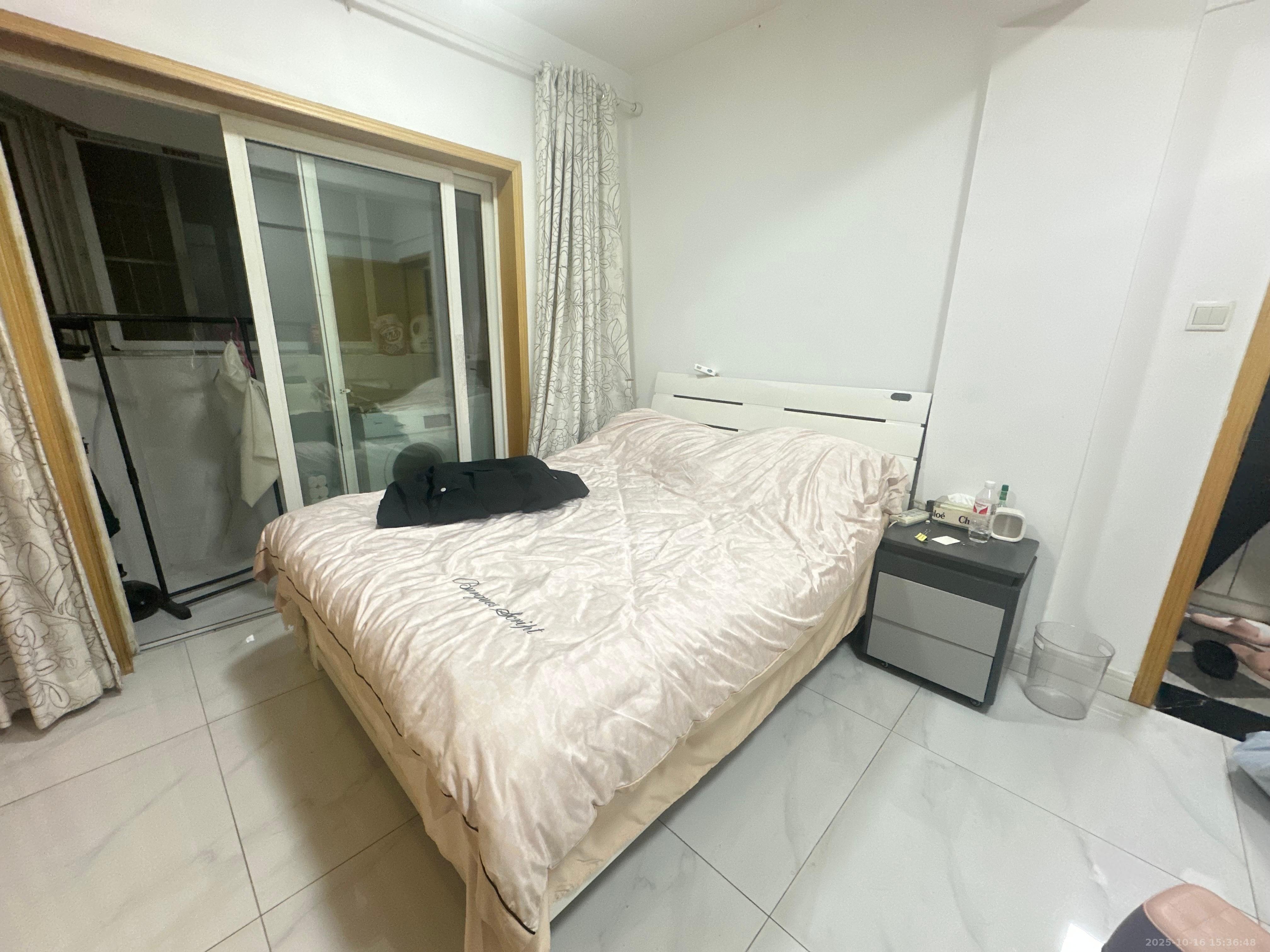 2076至高点  1室1厅1卫    1800.0元/月室内图