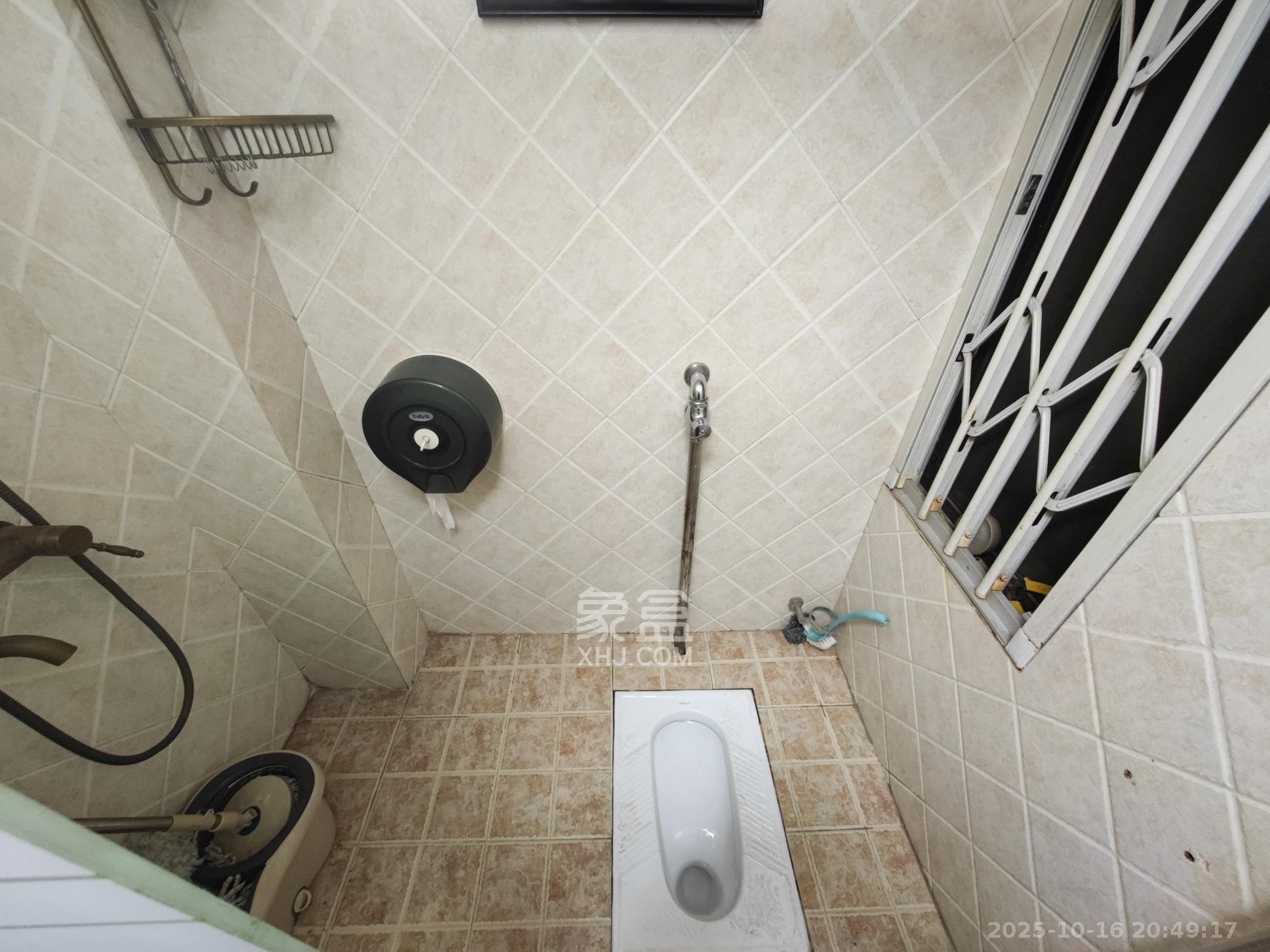 融科檀香山(融科紫檀、香山国际)  4室2厅2卫    398.0万 融科檀香山(融科紫檀、香山国际)  4室2厅2卫    398.0万卫生间