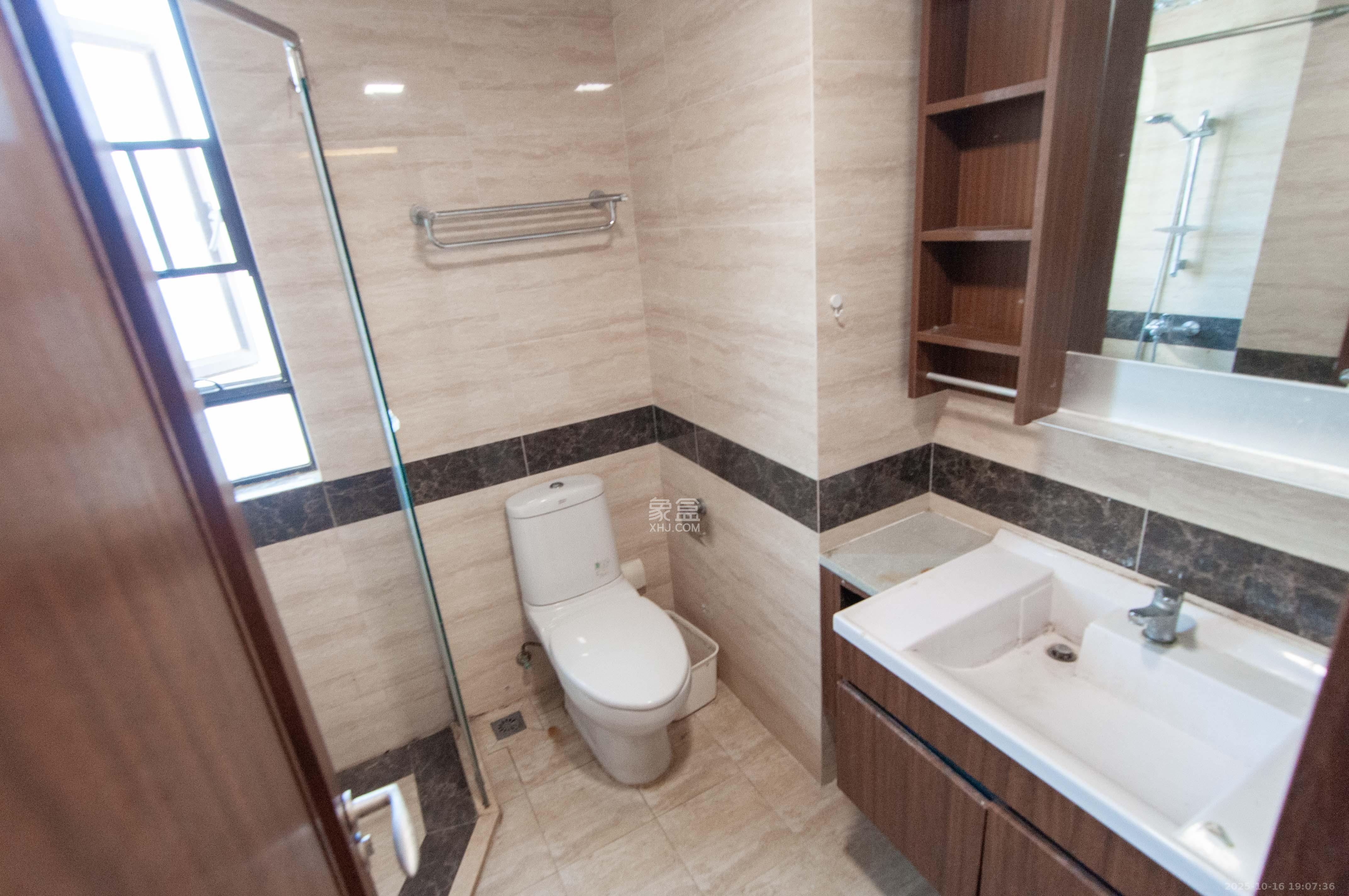 万科里梅溪郡 3室2厅1卫 170.0万 万科里梅溪郡 3室2厅1卫 170.0万卫生间