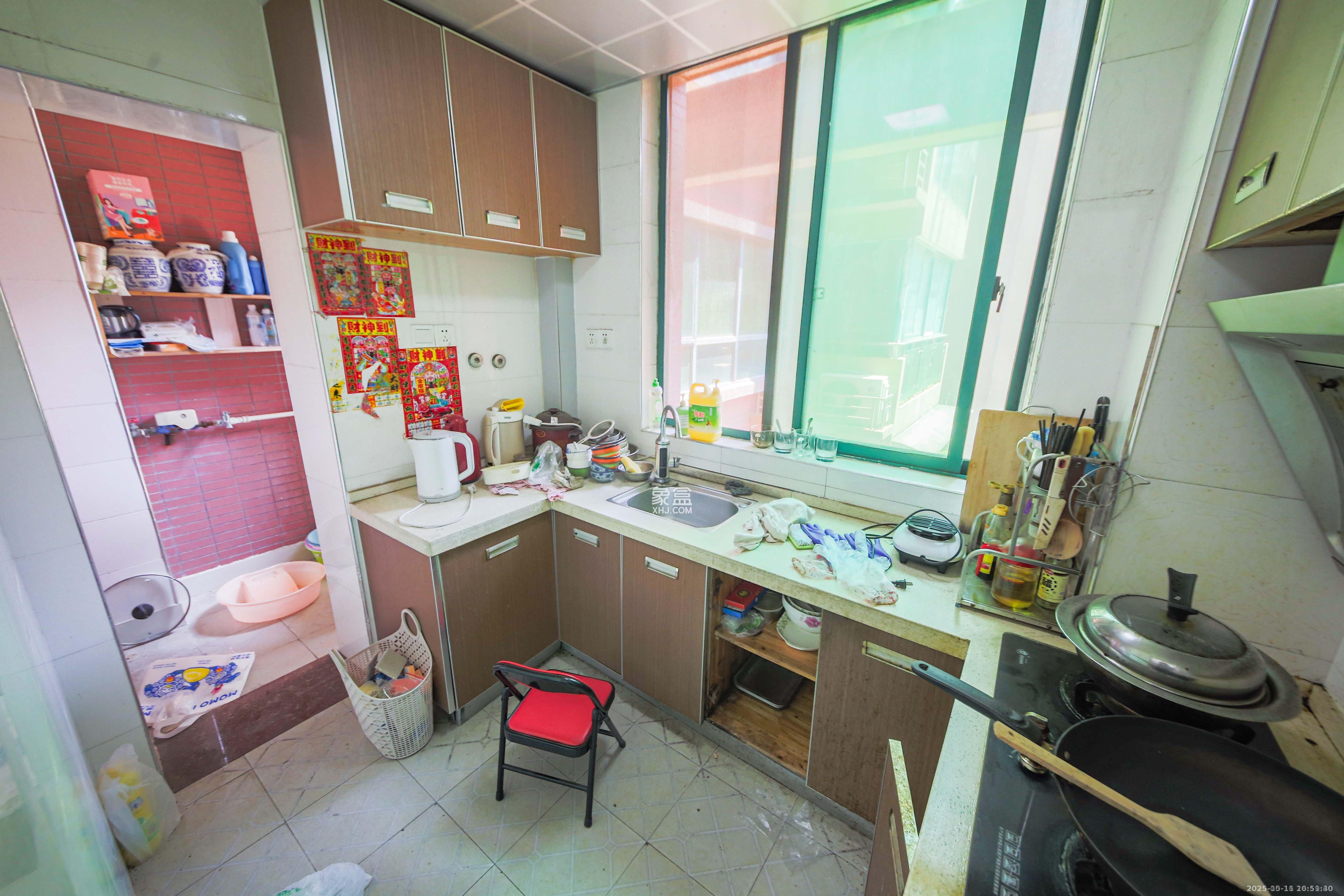 湘府东苑  1室2厅1卫    1900.0元/月 湘府东苑  1室2厅1卫    1900.0元/月室内图