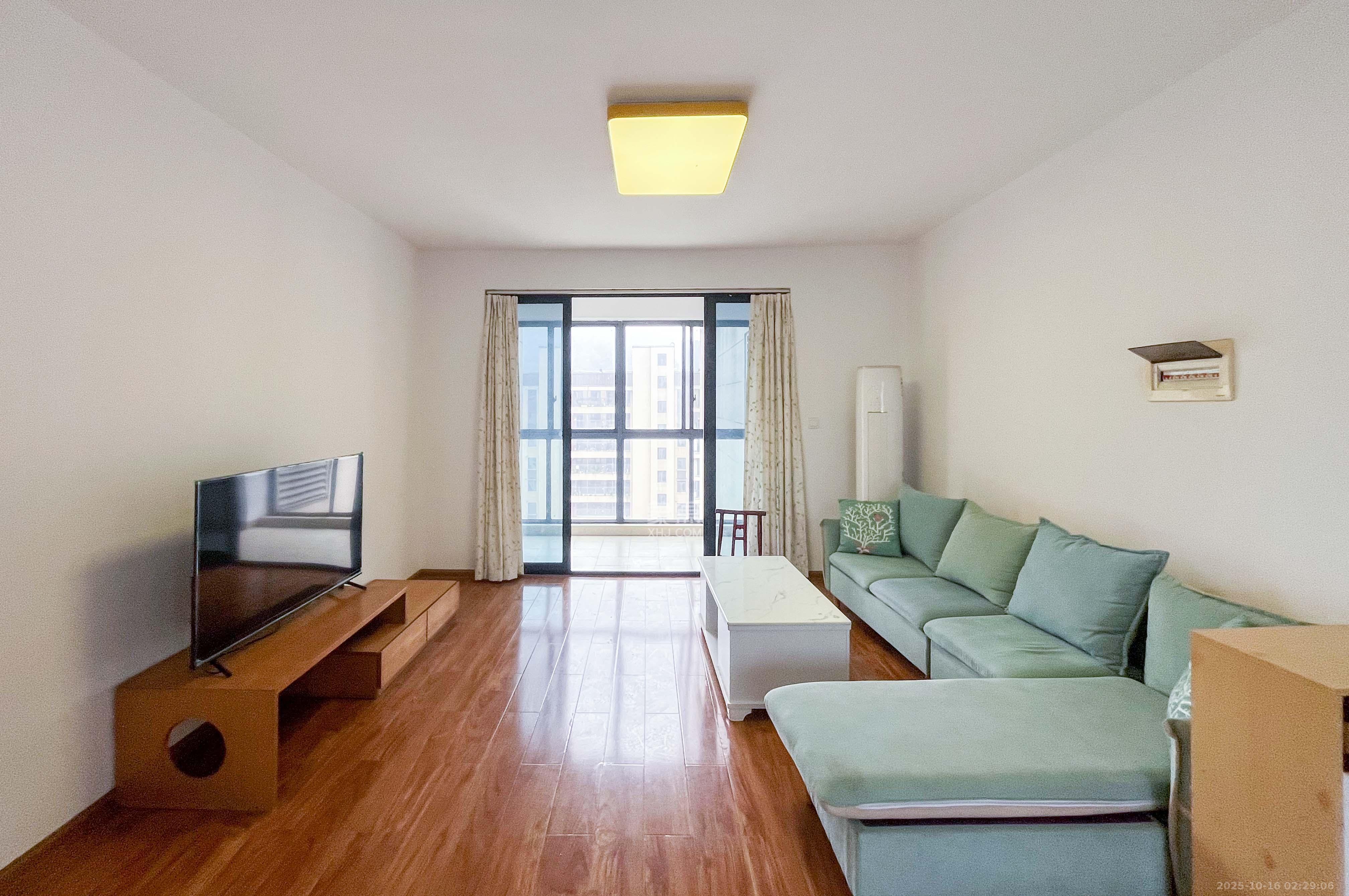 君康家园(梅溪湖七喜街) 4室2厅2卫 228.0万 君康家园(梅溪湖七喜街) 4室2厅2卫 228.0万客厅