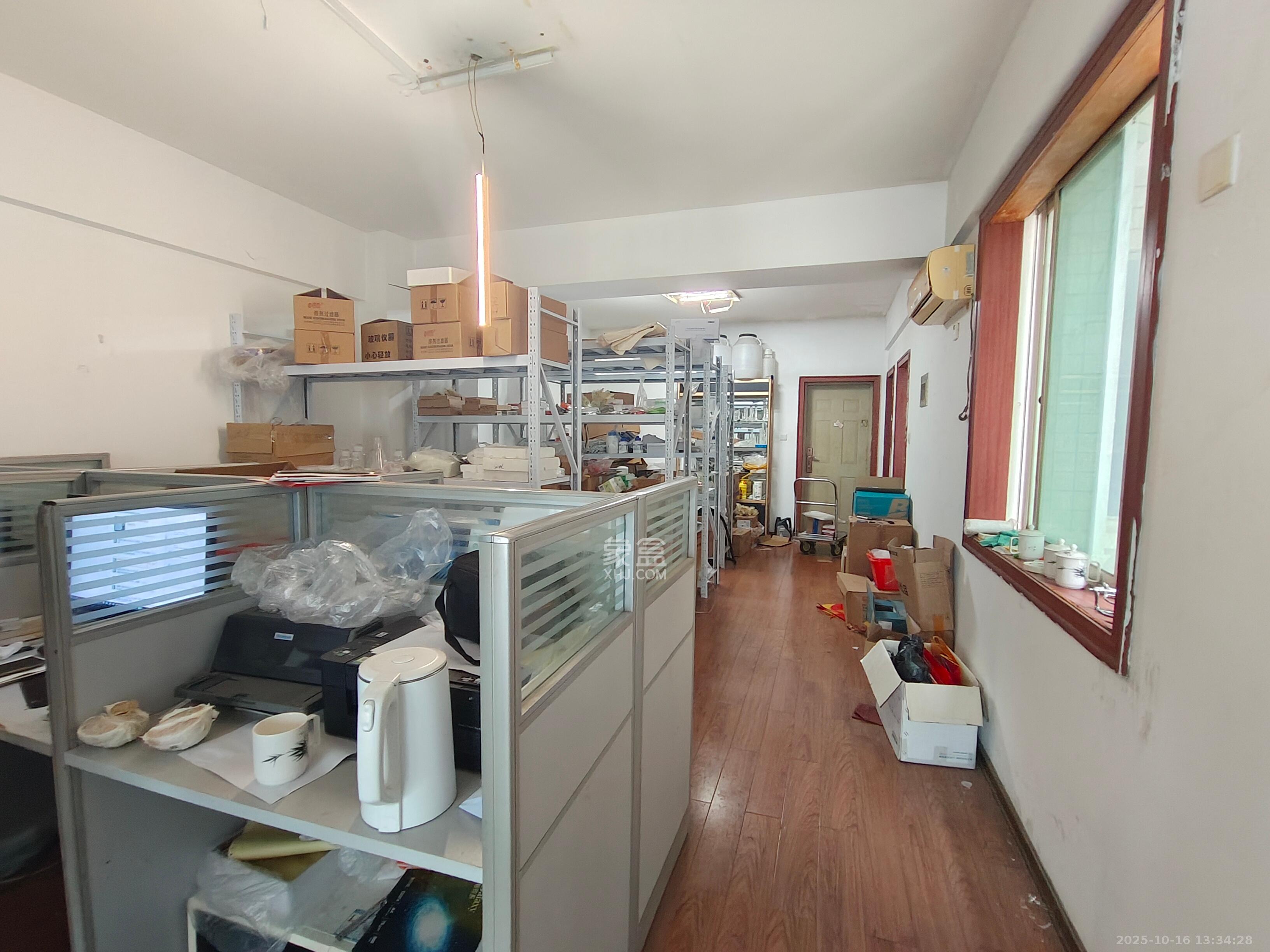 朝阳银座  1室1厅1卫    1800.0元/月 朝阳银座  1室1厅1卫    1800.0元/月室内图