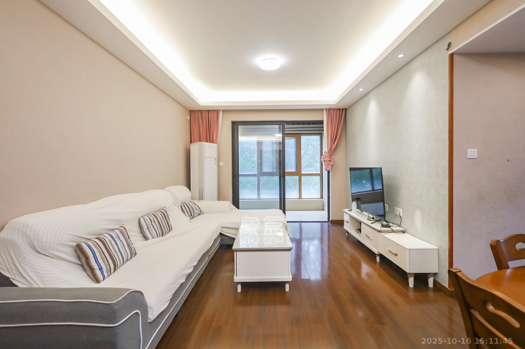 万科里金域国际  3室2厅2卫    158.0万 万科里金域国际  3室2厅2卫    158.0万客厅