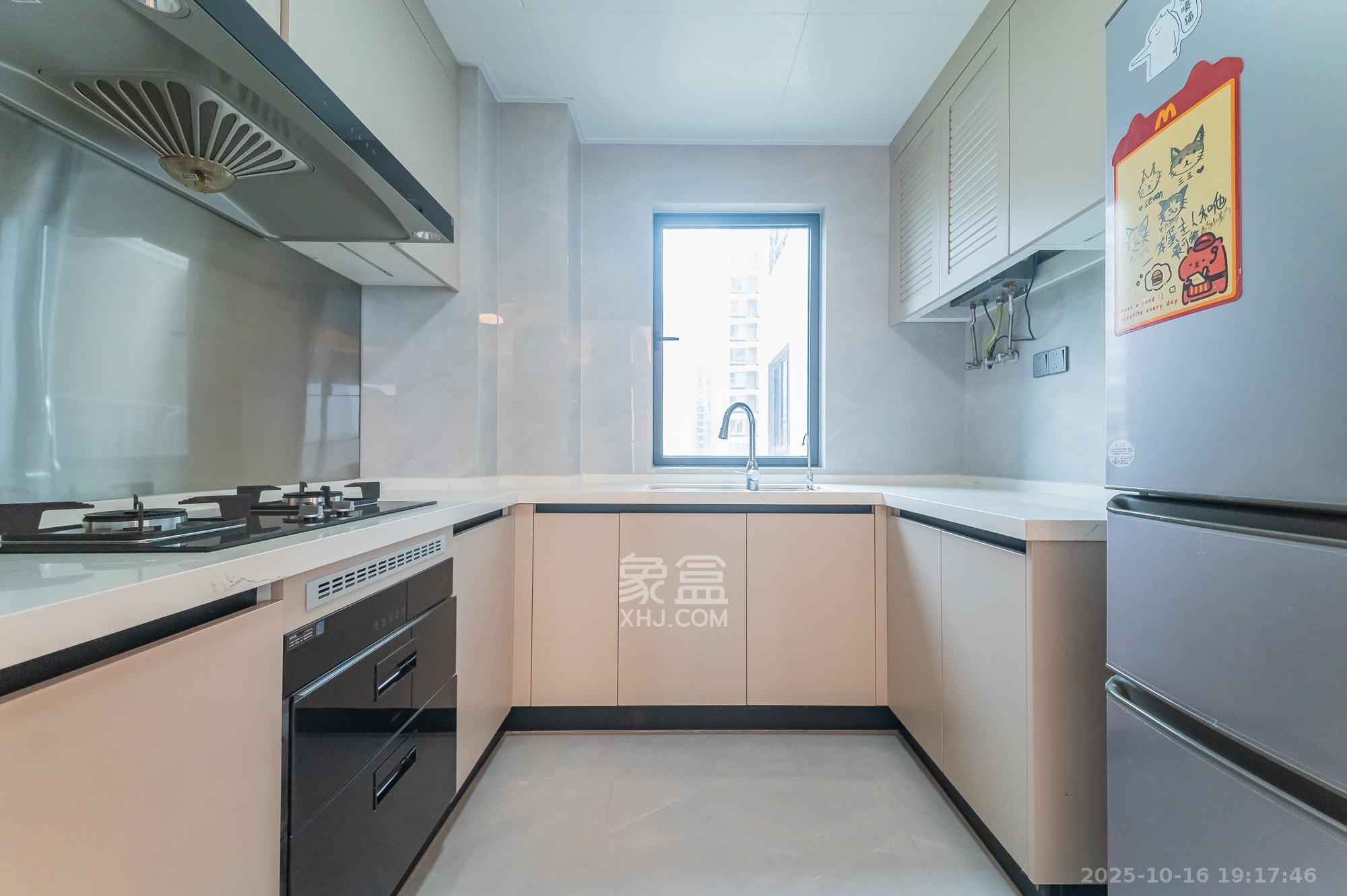 三一云谷  4室2厅2卫    135.8万厨房