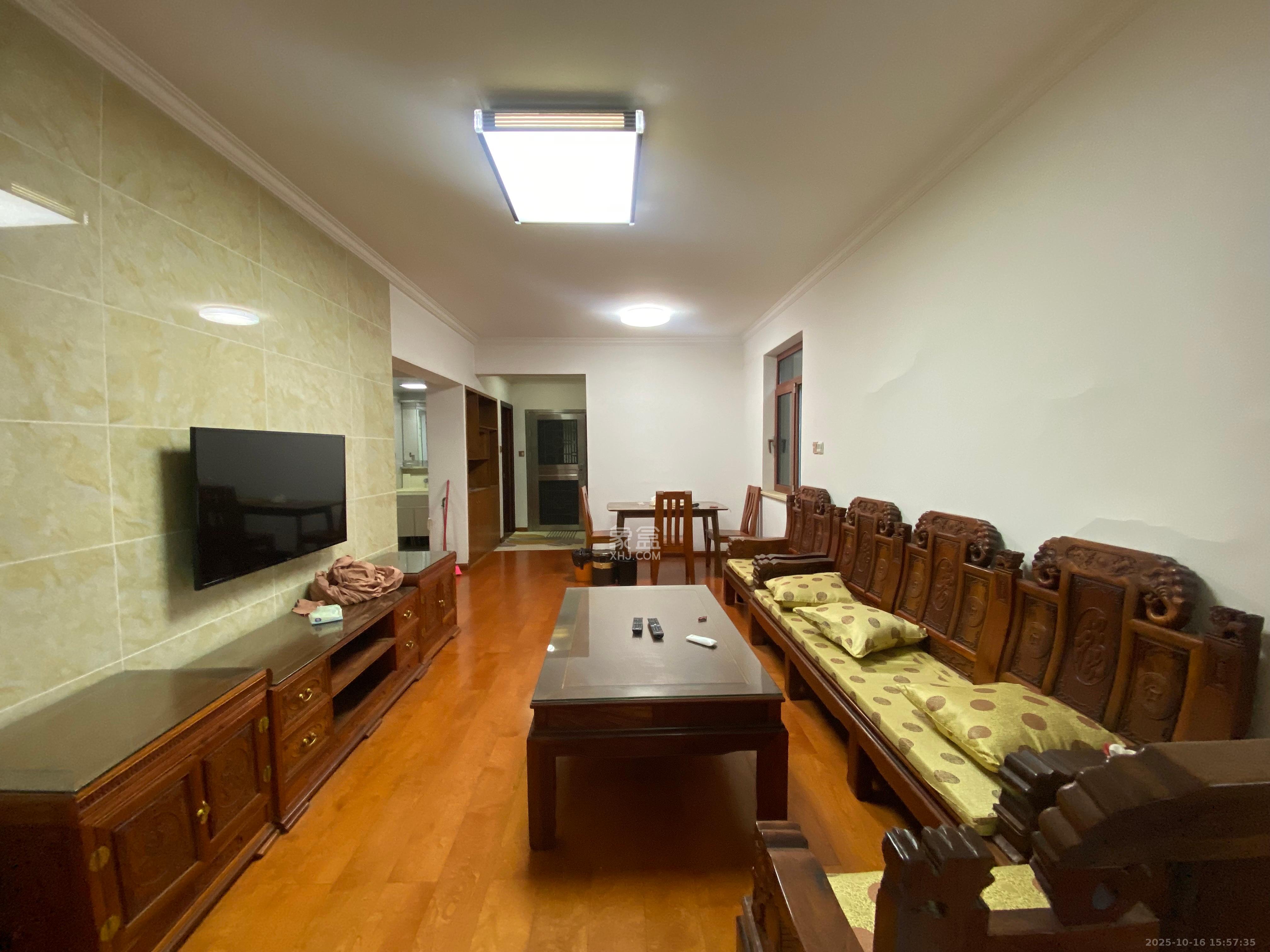 欧莱雅郡  3室2厅1卫    1900.0元/月