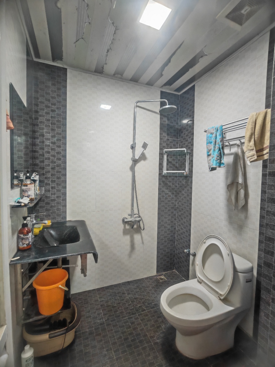 蓝天丽城  1室1厅1卫    82.0万客厅