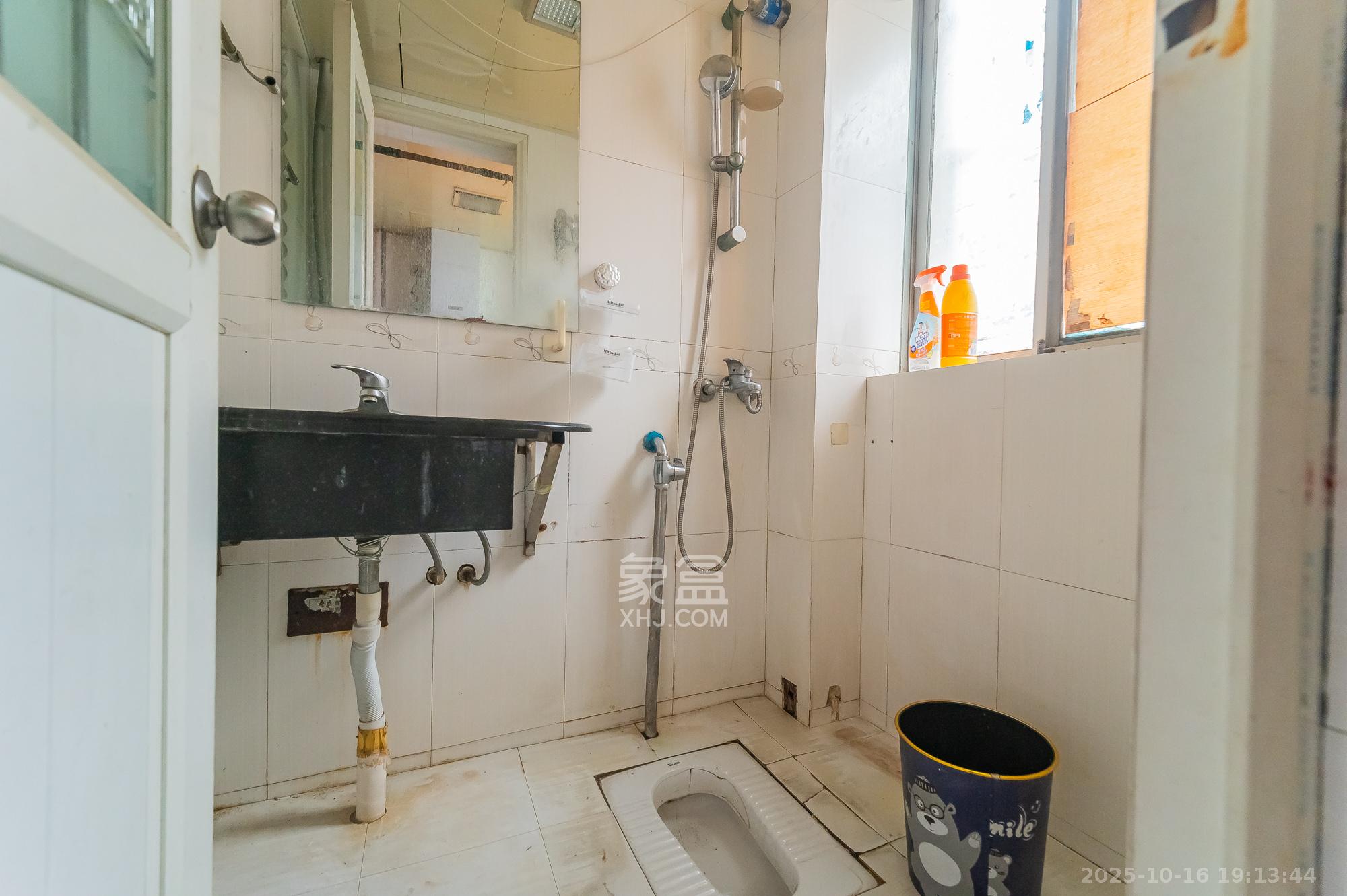 茶叶大市场“山水茗园”  2室1厅1卫    31.0万 茶叶大市场“山水茗园”  2室1厅1卫    31.0万卫生间