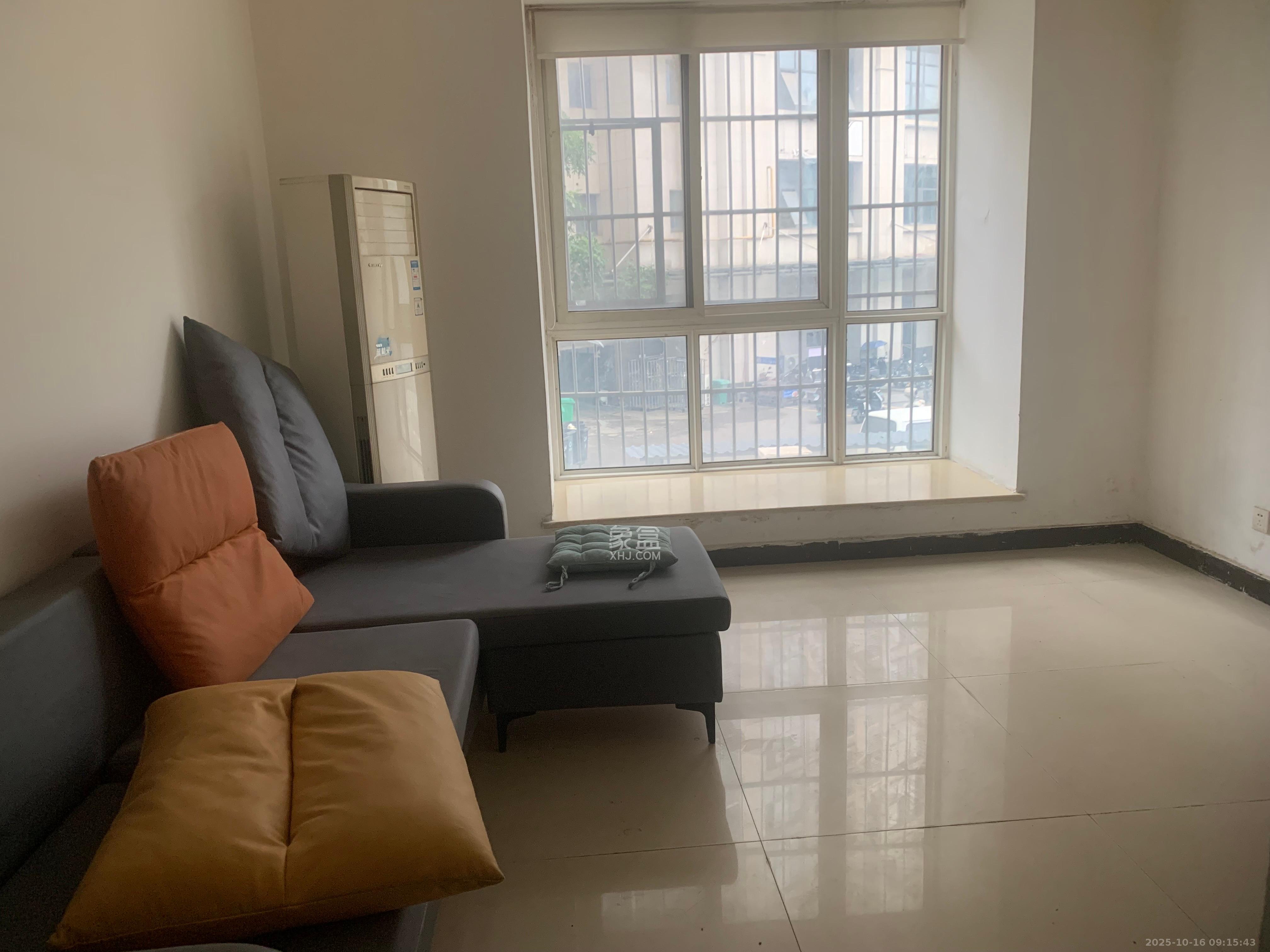 山水湾 2室2厅1卫 1500.0元/月 山水湾 2室2厅1卫 1500.0元/月室内图