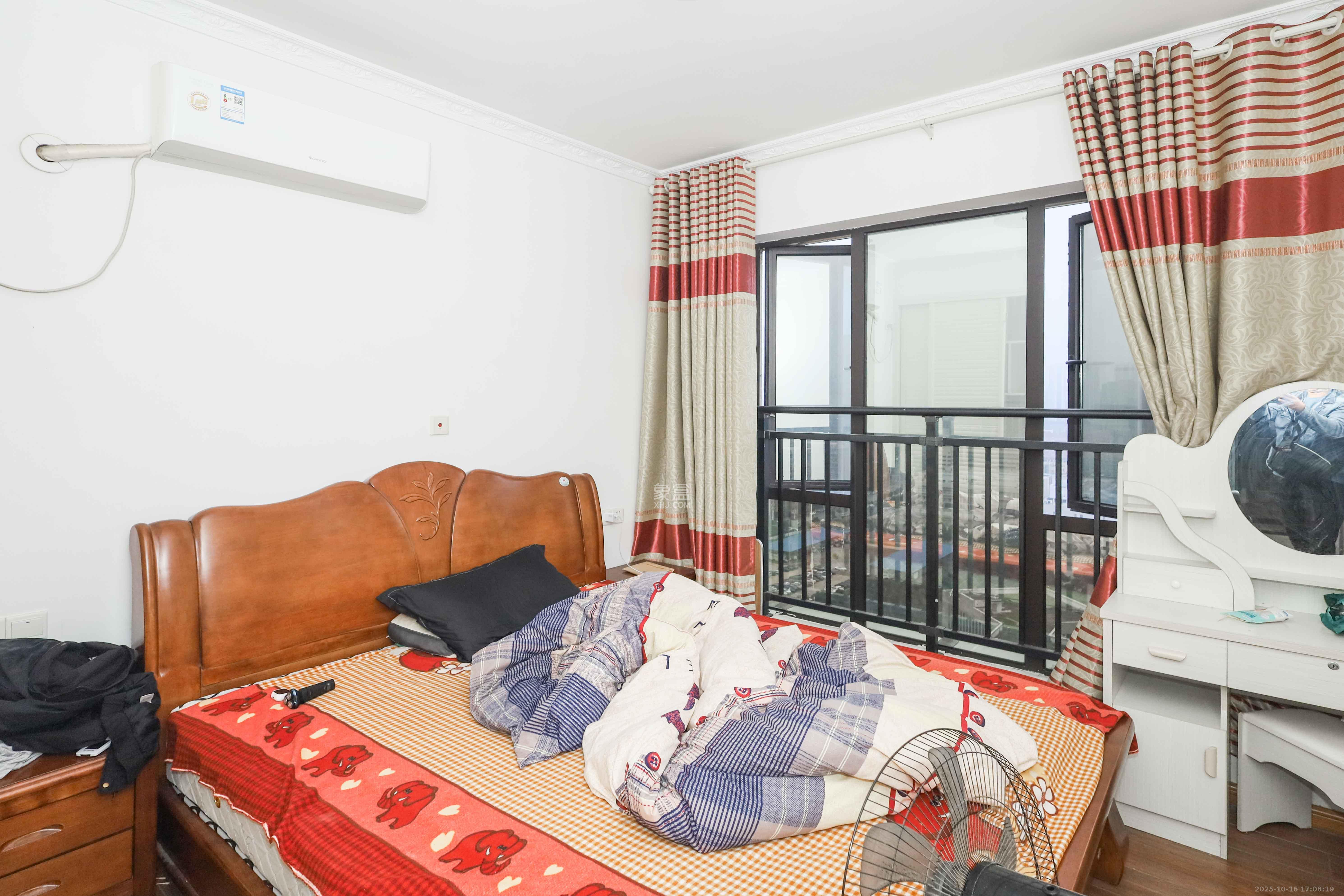 麓谷星辰  3室2厅1卫    85.0万卧室