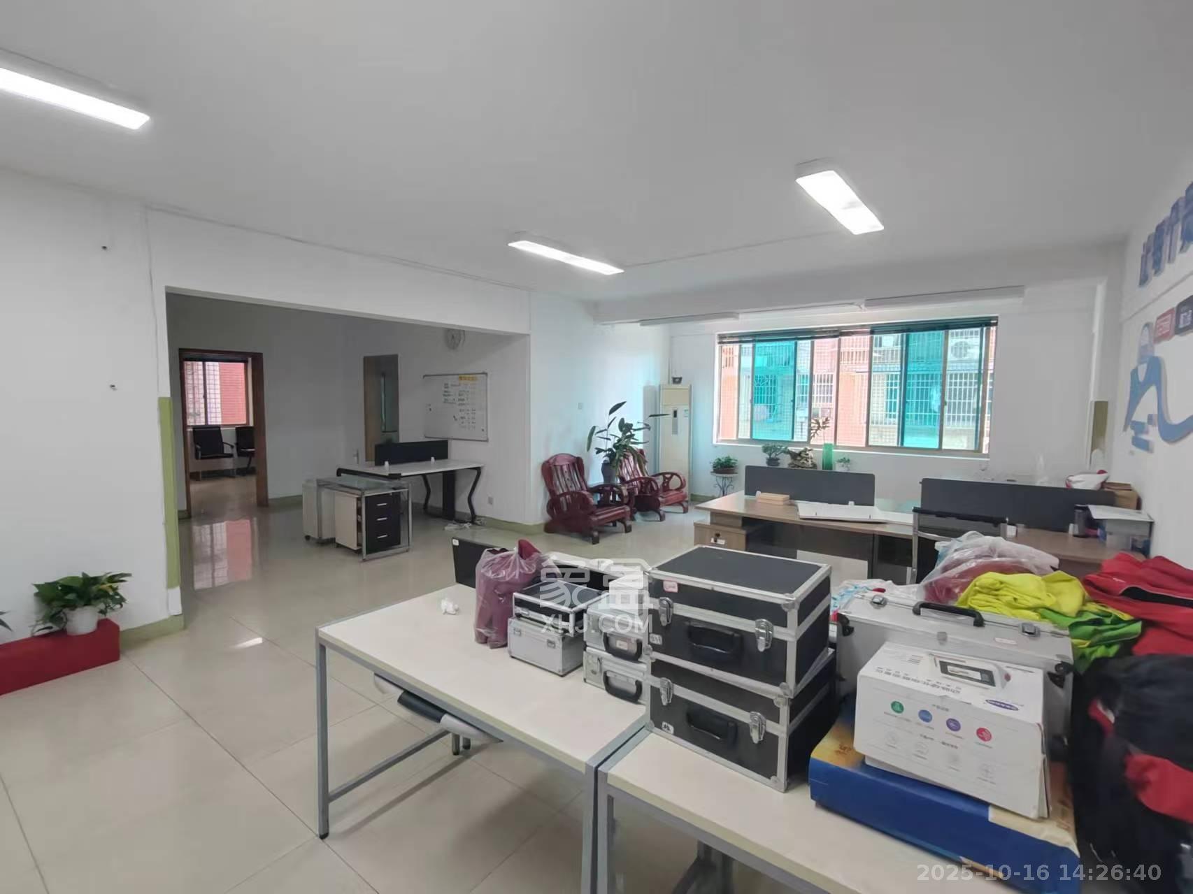 凤凰大厦  3室1厅2卫    2400.0元/月室内图