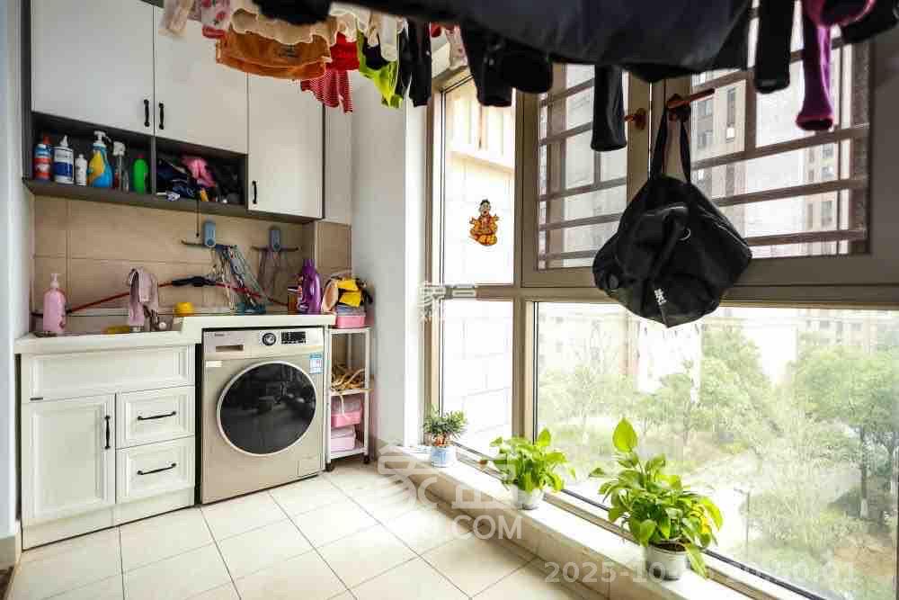 奥克斯缔壹城  3室2厅2卫    2900.0元/月室内图