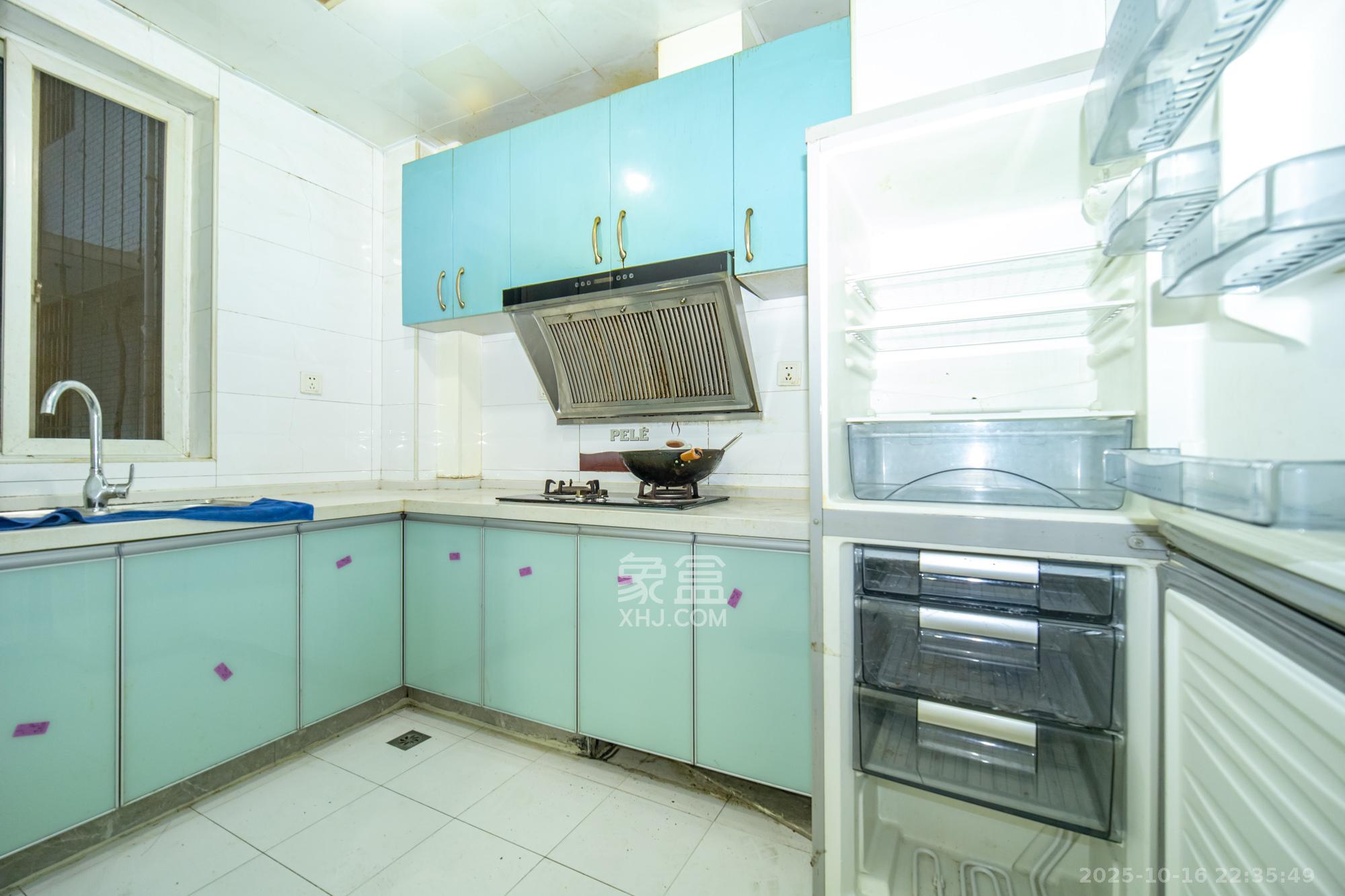 时代星城  2室2厅1卫    45.8万厨房