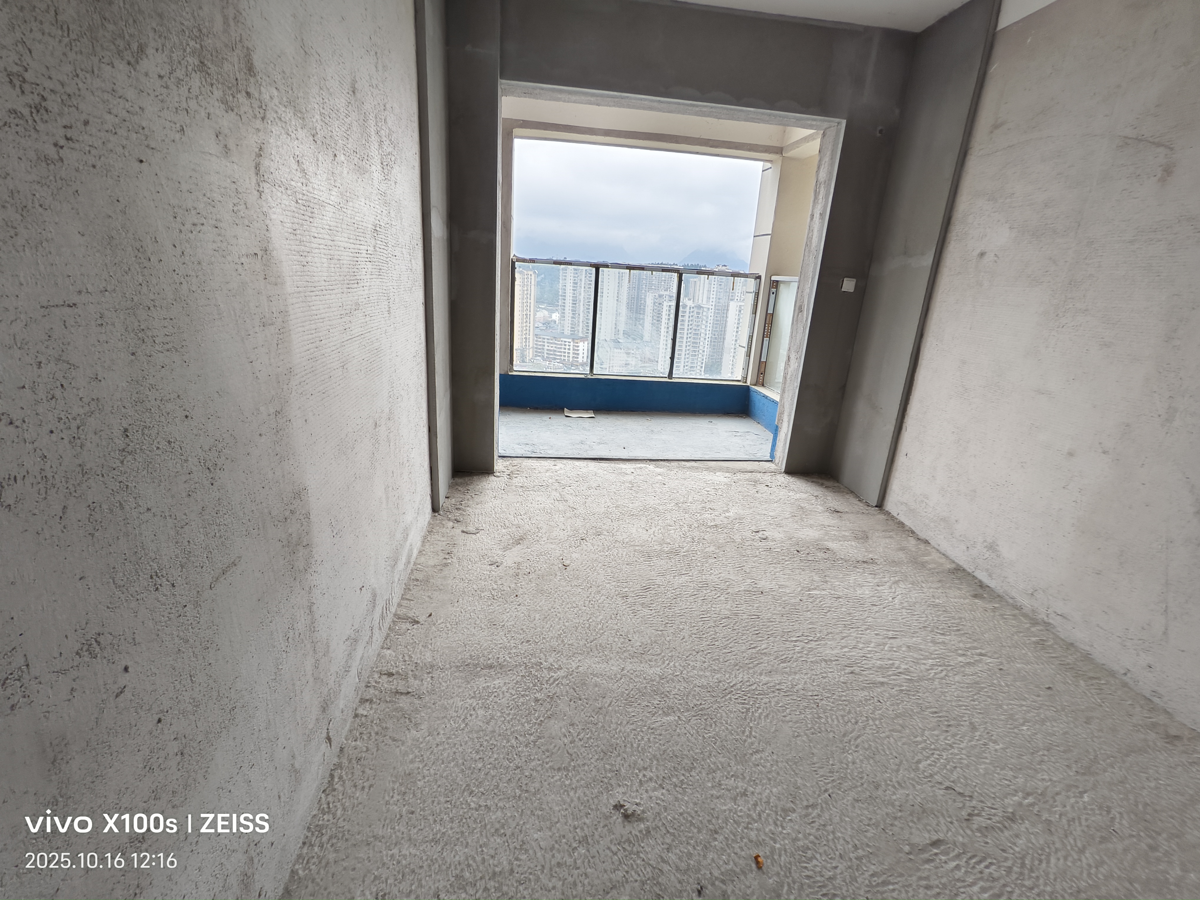 唯独逸臣公园 3室2厅2卫 61.8万 唯独逸臣公园 3室2厅2卫 61.8万客厅