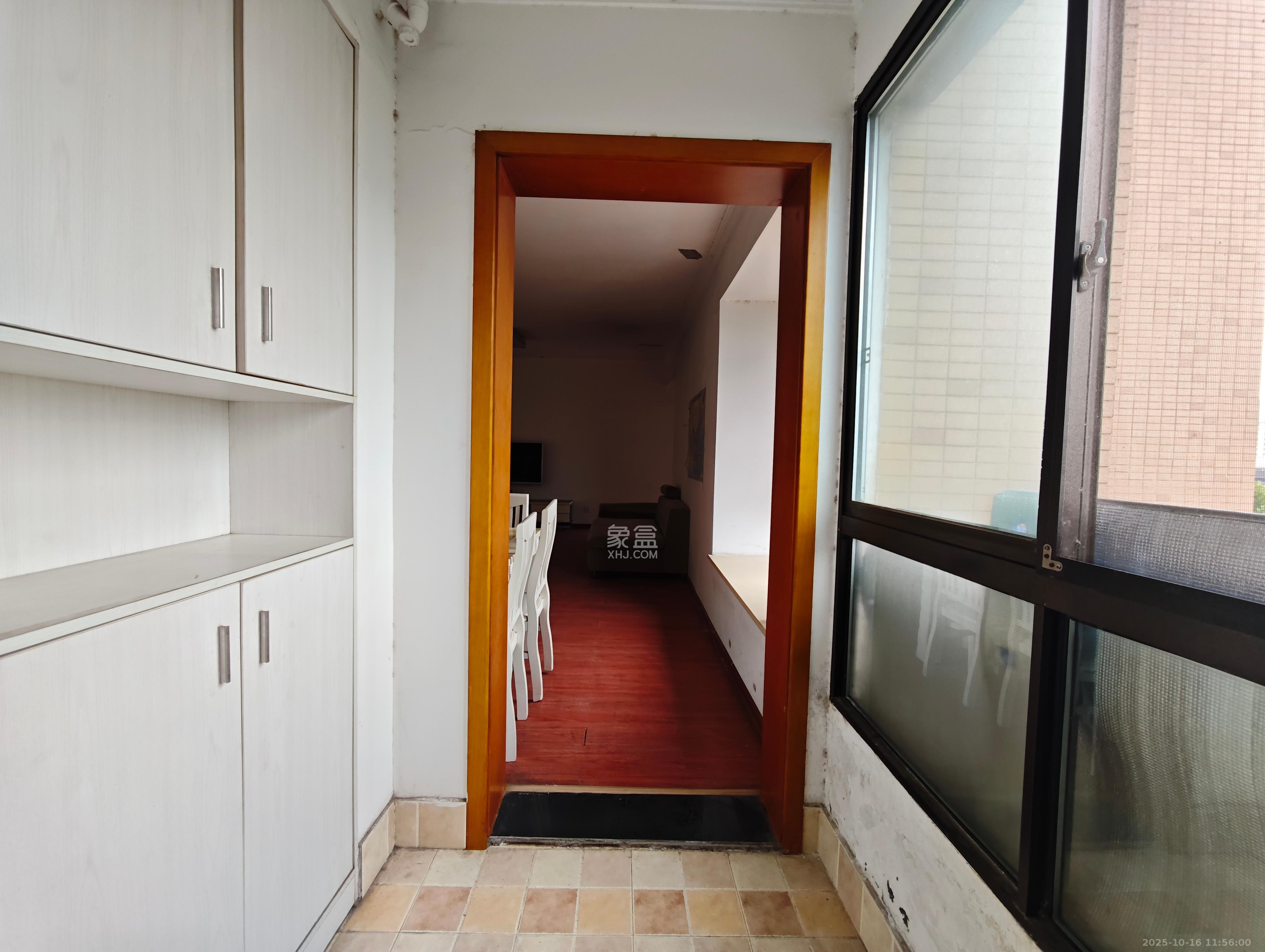 华润凤凰城三期  3室2厅2卫    2300.0元/月 华润凤凰城三期  3室2厅2卫    2300.0元/月