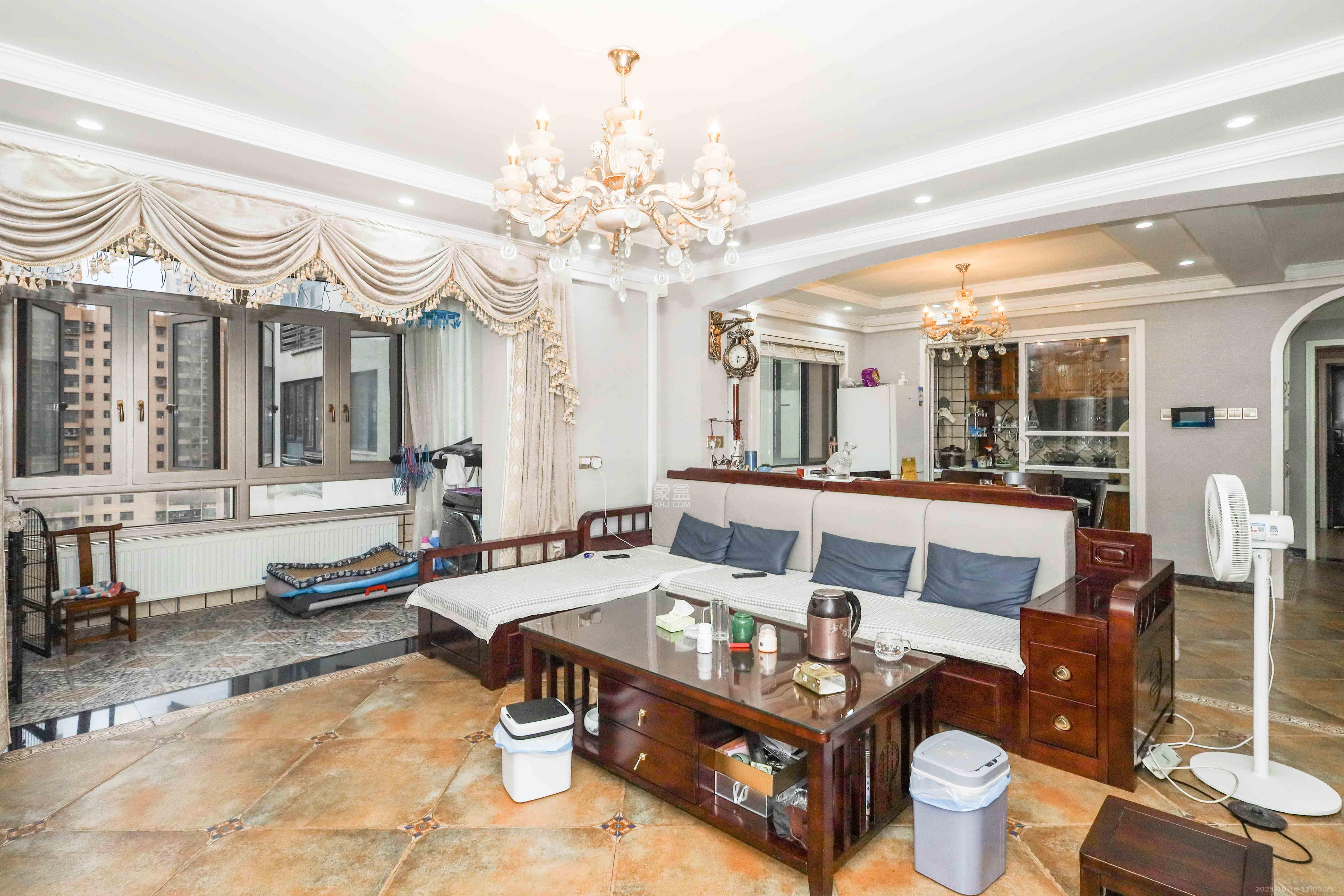 好莱城(弘德西街) 4室2厅2卫 136.0万 好莱城(弘德西街) 4室2厅2卫 136.0万客厅