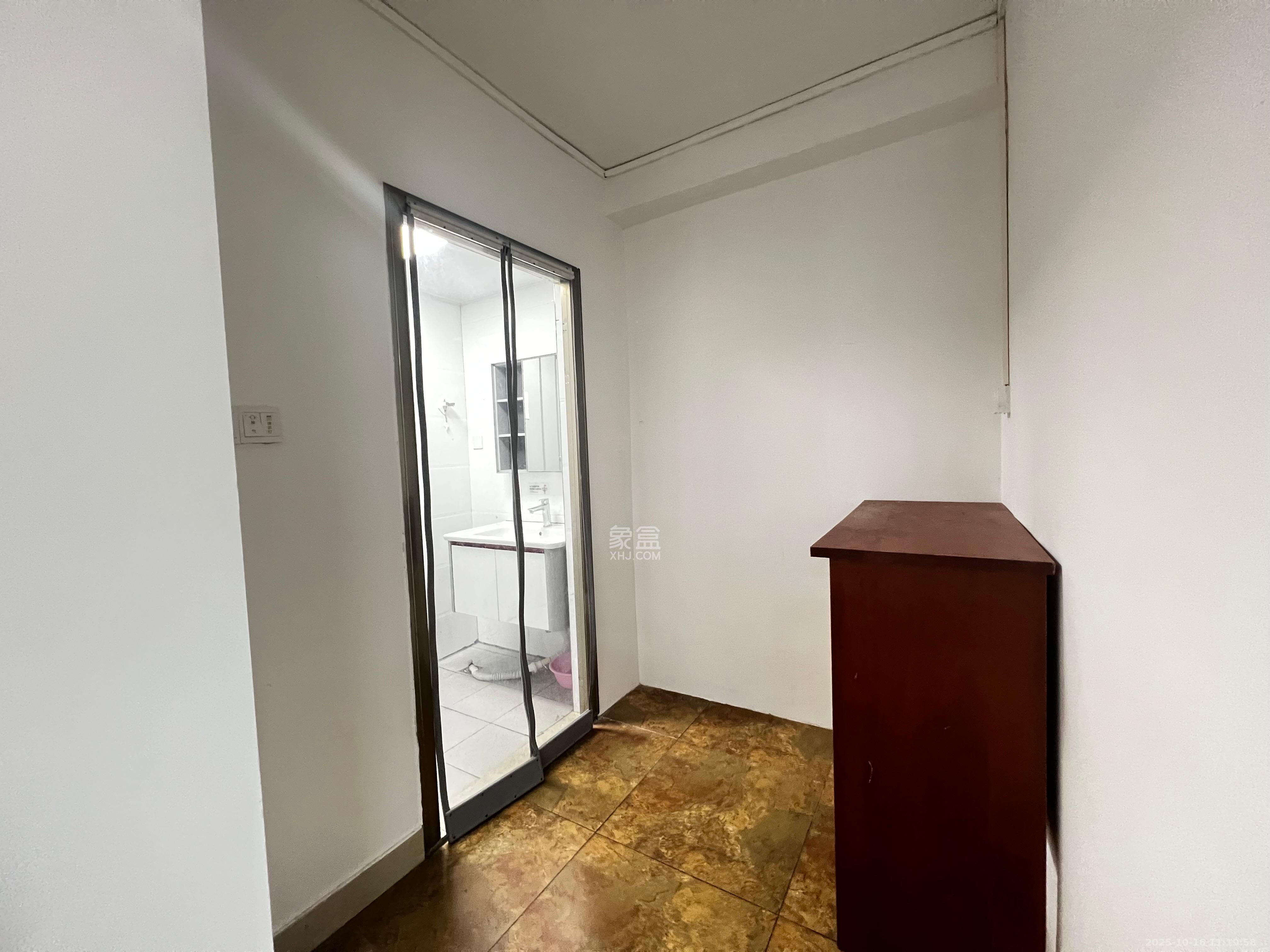 新时代广场   24.15㎡      4200.0元/月室内图