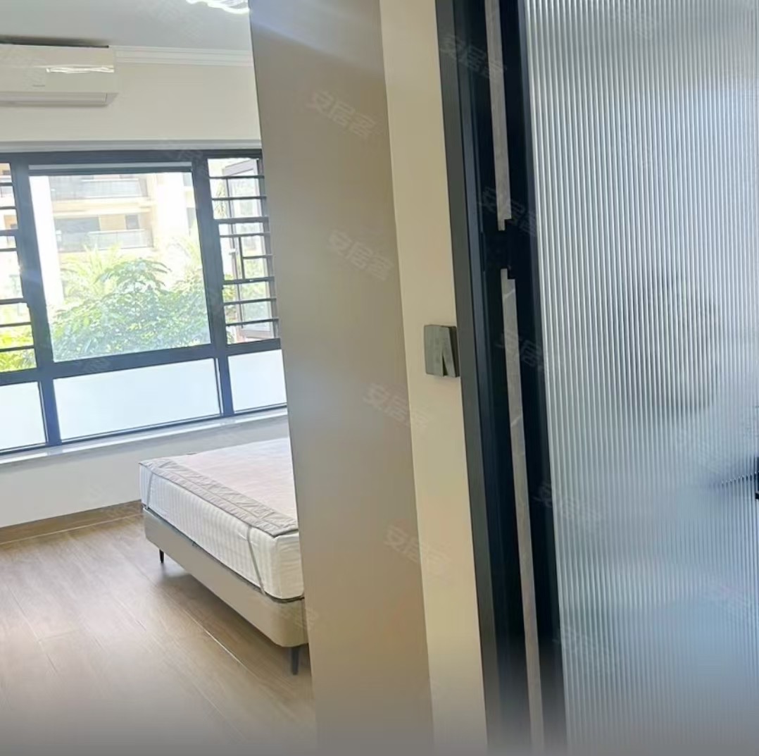 长弘御府  4室2厅2卫    390.0万 长弘御府  4室2厅2卫    390.0万客厅