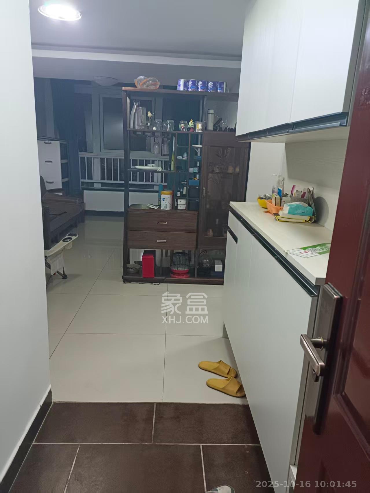 他城（天鸿时代公寓）  3室2厅1卫    2500.0元/月室内图