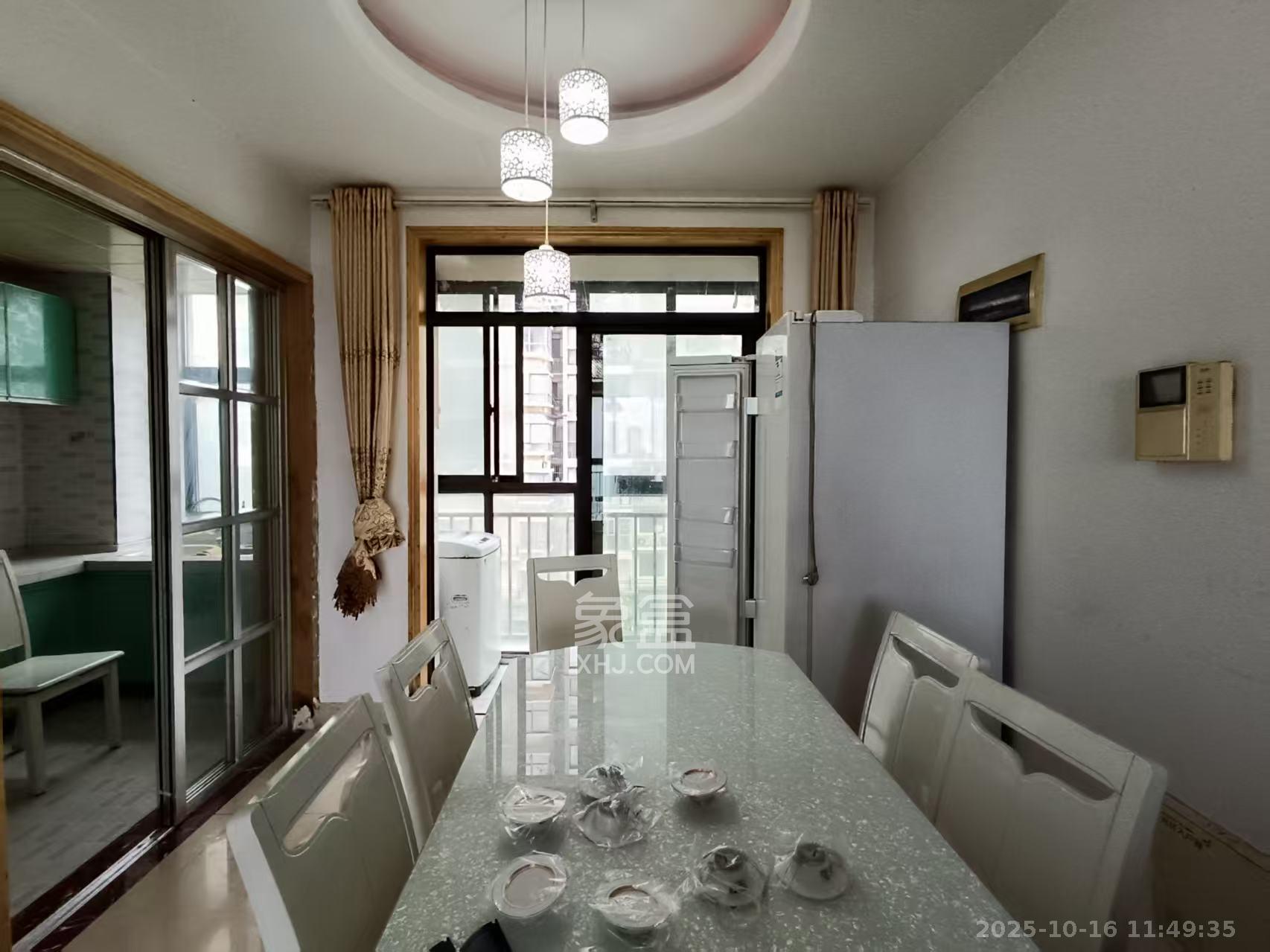 卓越麓山别墅（麓山峰境产权麓山花苑）  3室2厅1卫    1400.0元/月室内图